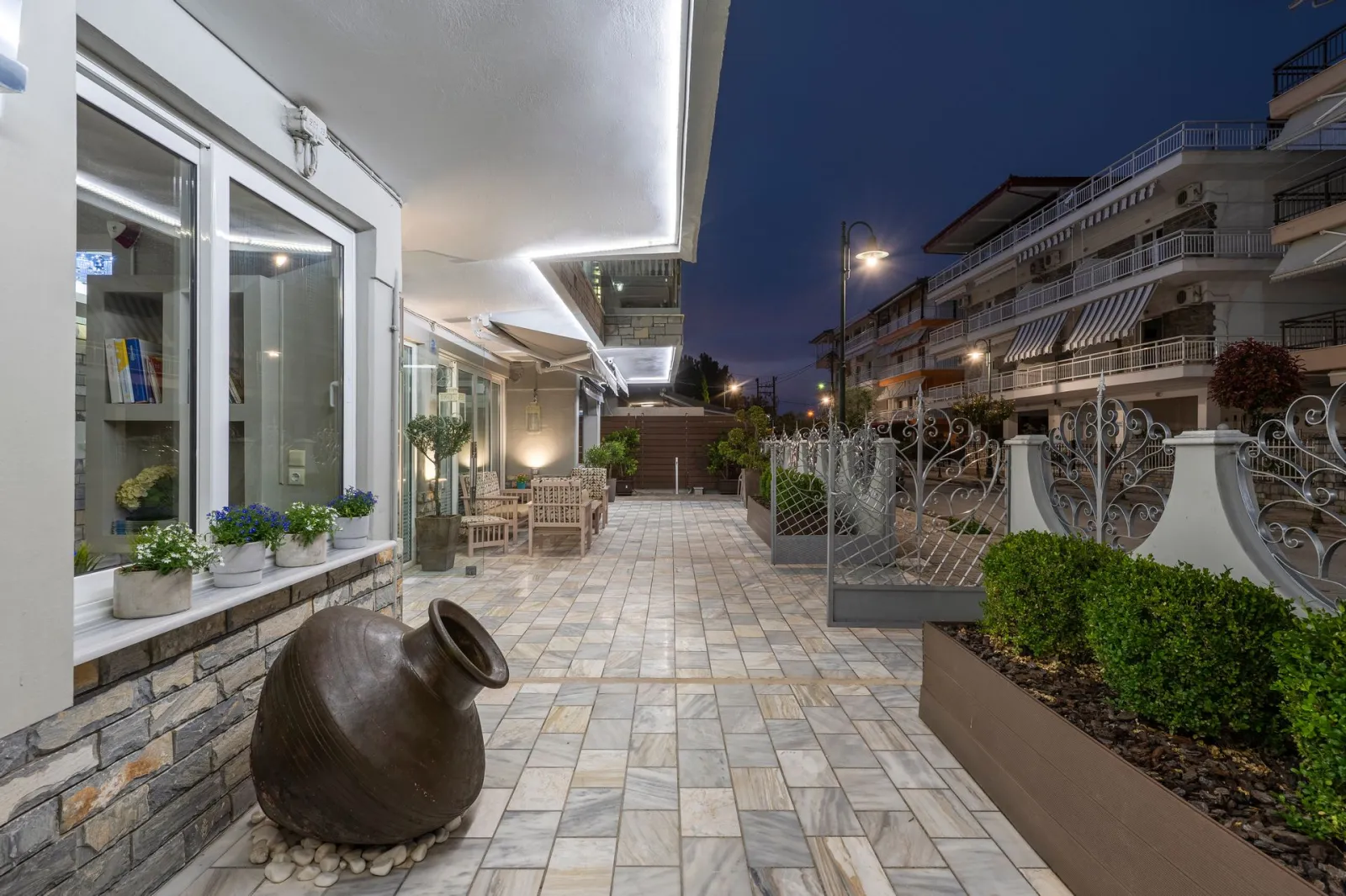 Ouzas Luxury Hotel