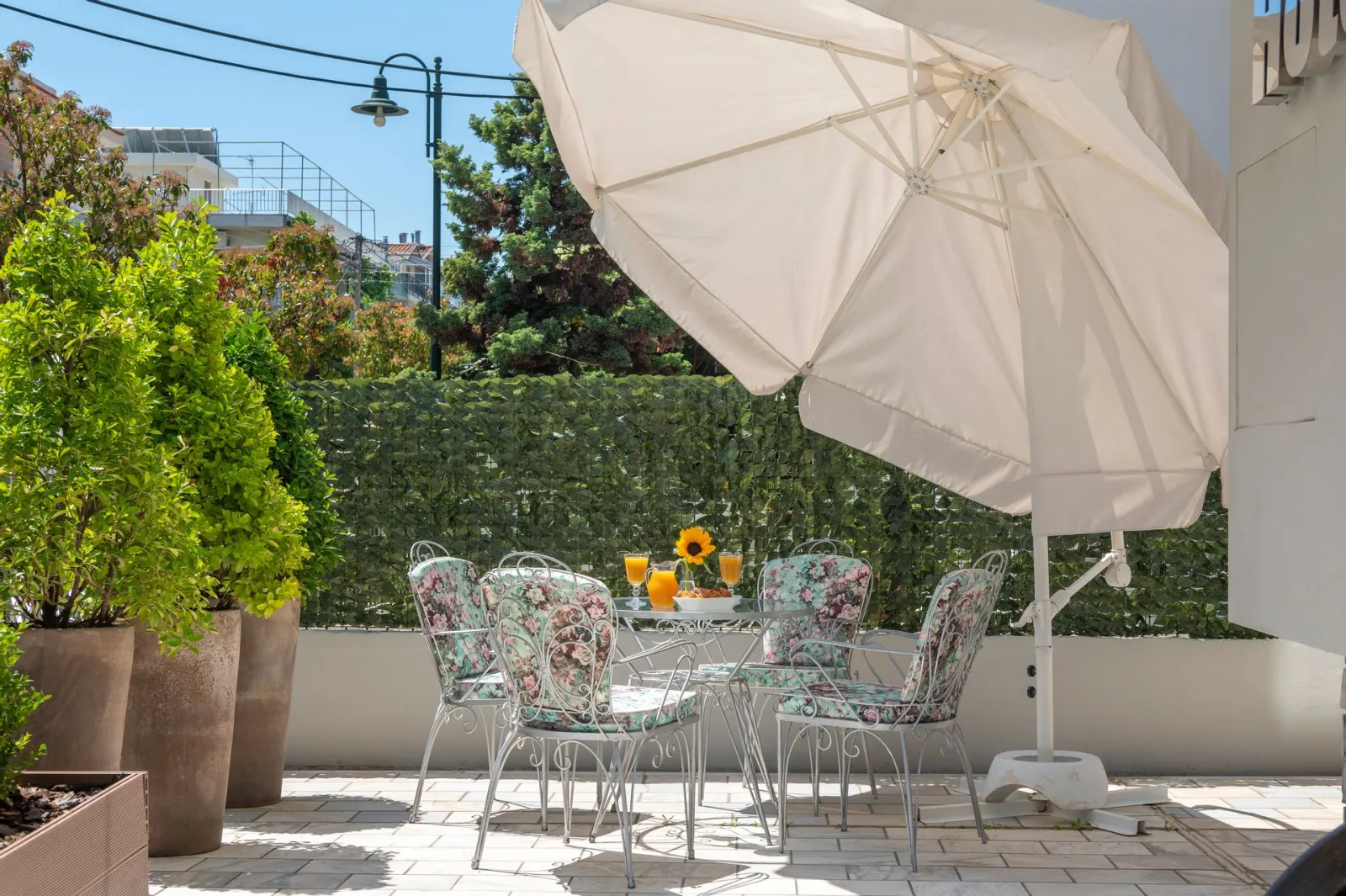 Ouzas Luxury Hotel