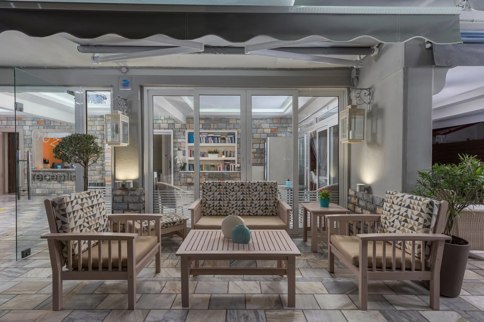 Ouzas Luxury Hotel
