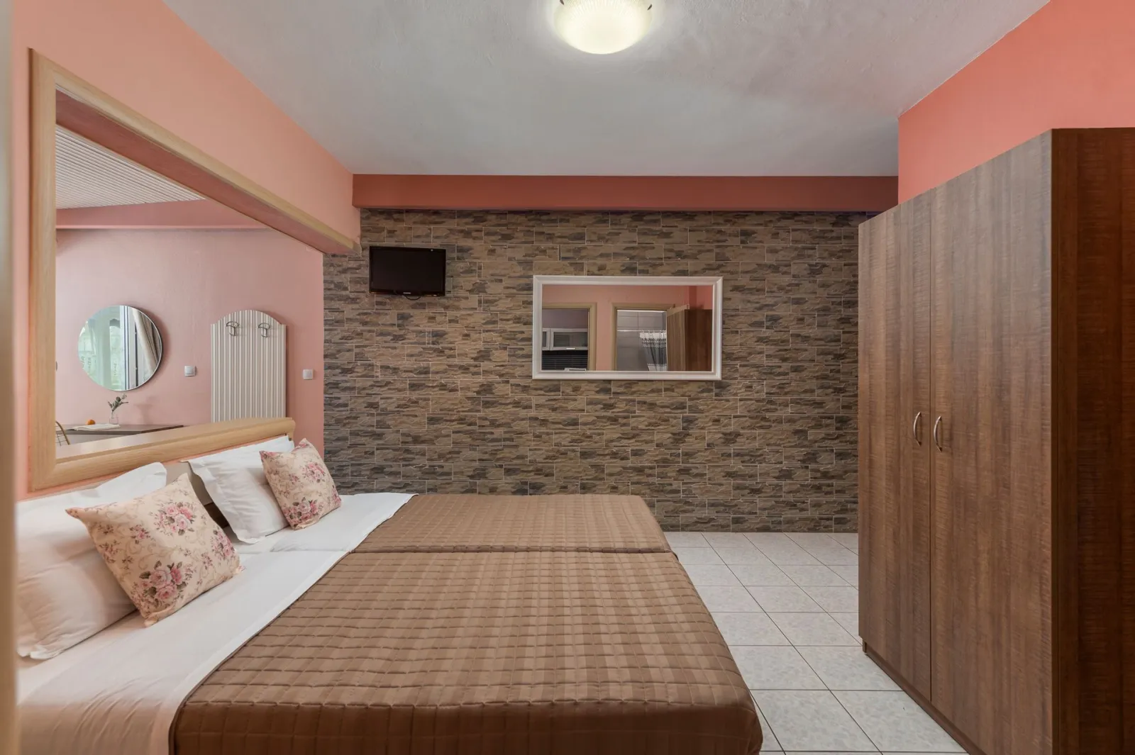 Ouzas Luxury Hotel