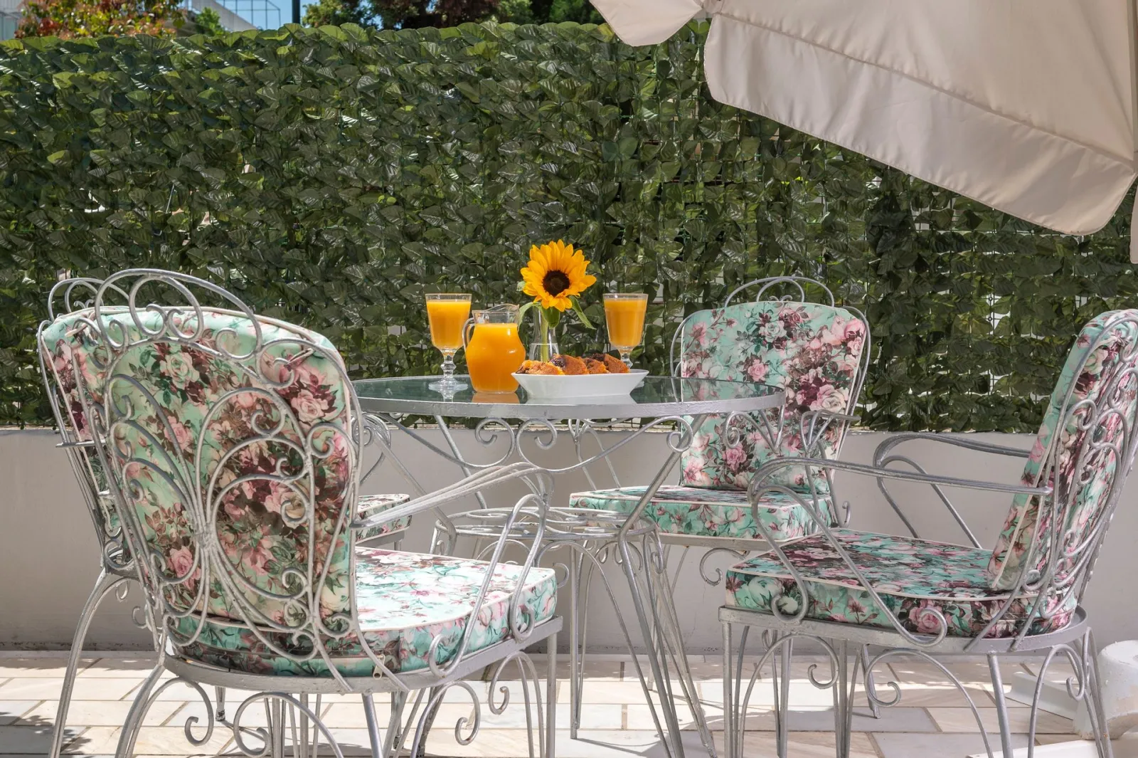 Ouzas Luxury Hotel