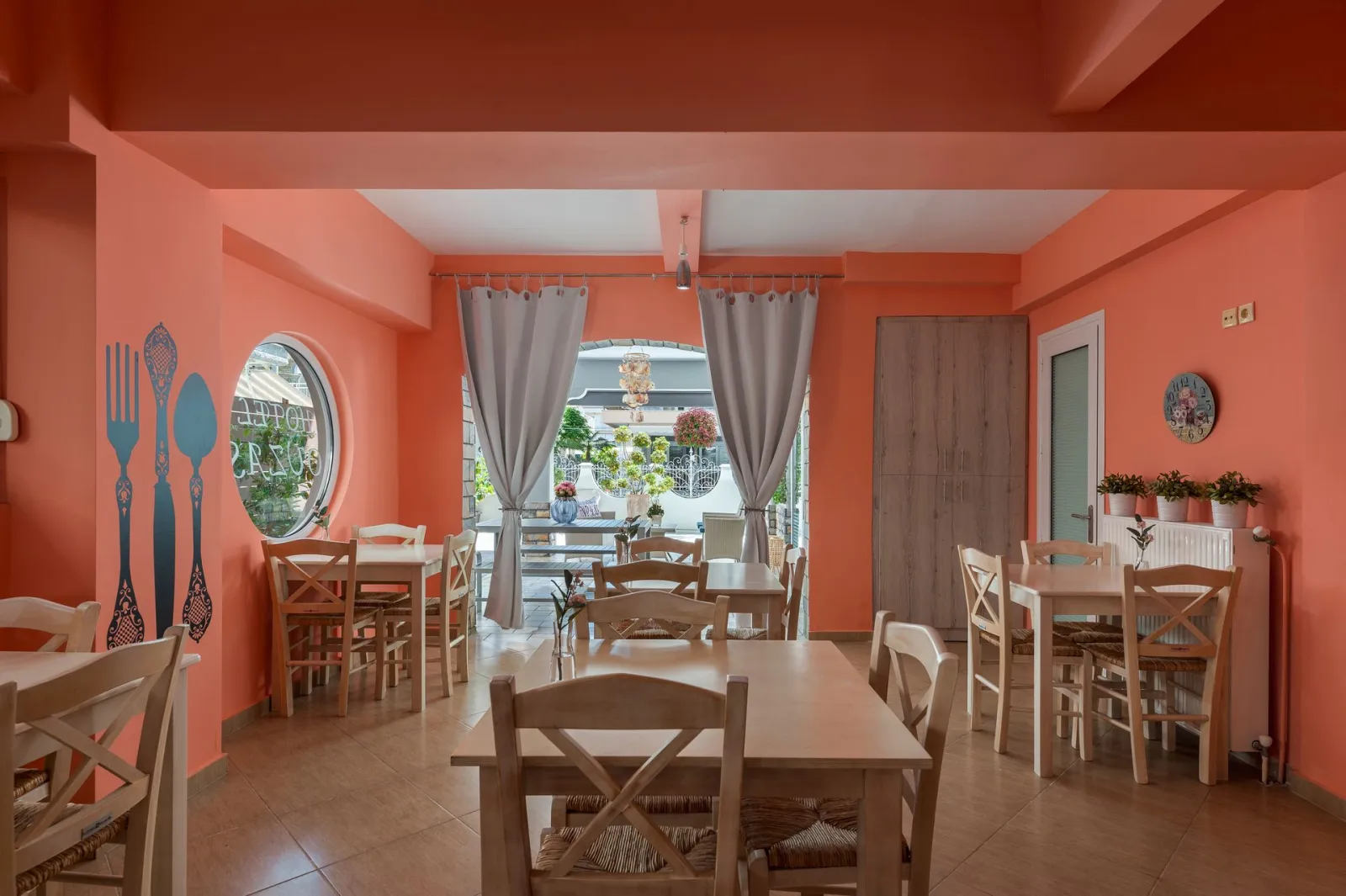 Ouzas Luxury Hotel