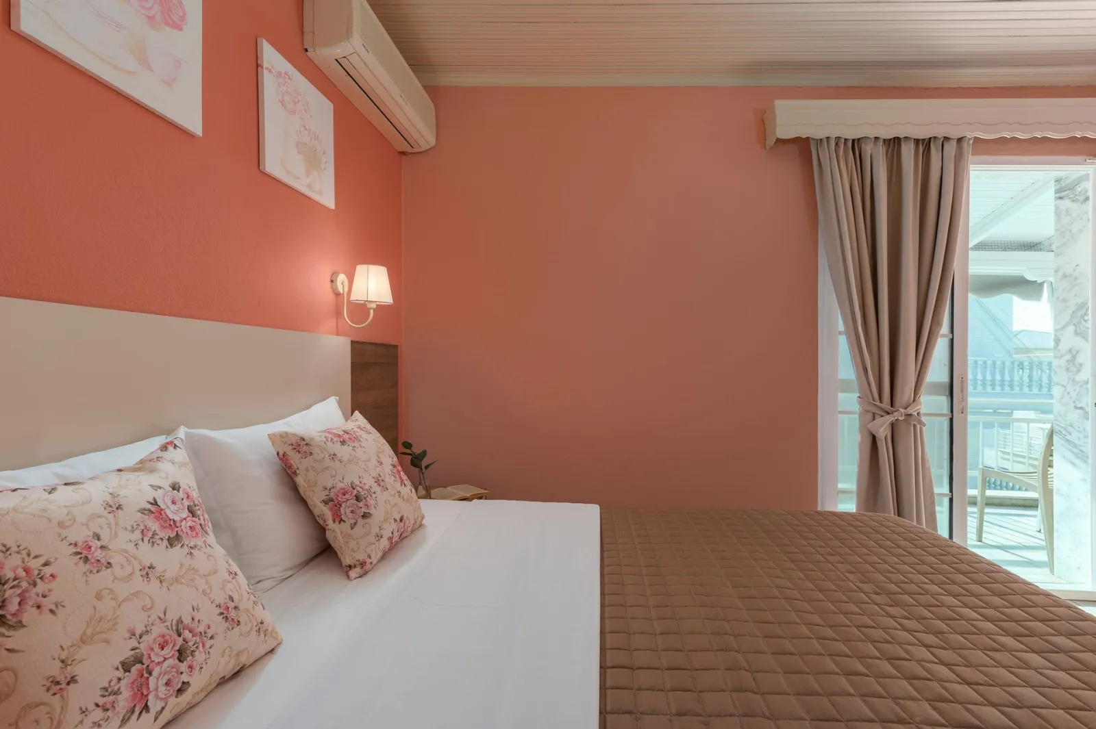 Ouzas Luxury Hotel