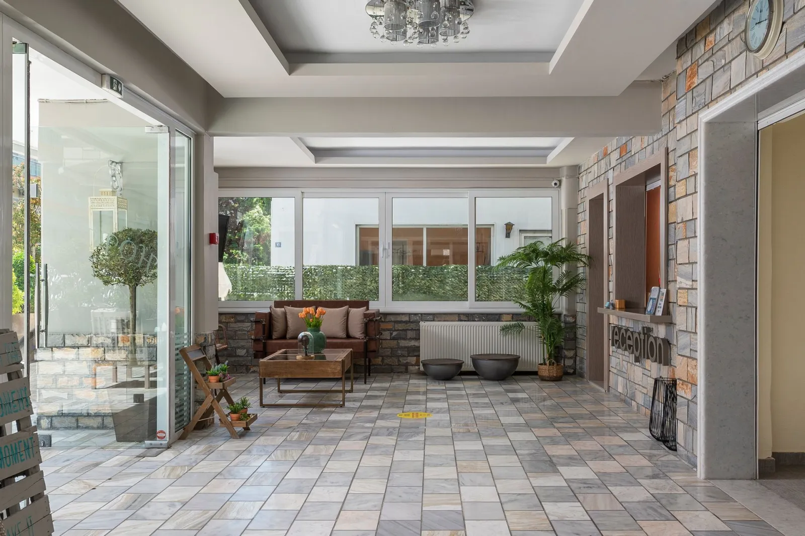 Ouzas Luxury Hotel