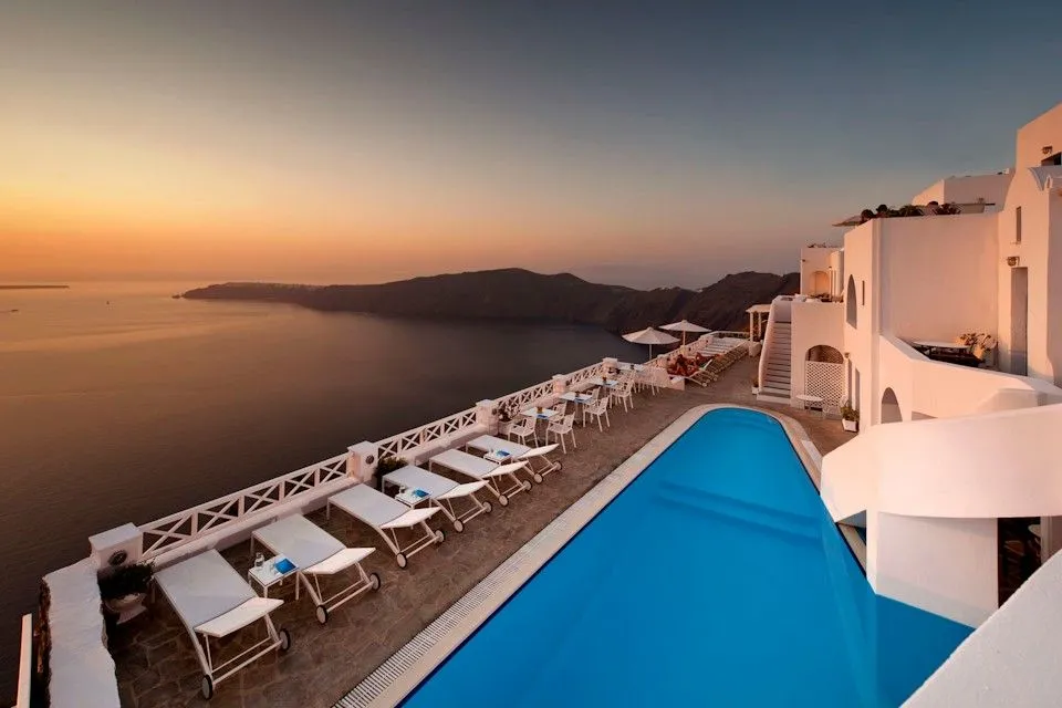 Regina Mare Santorini