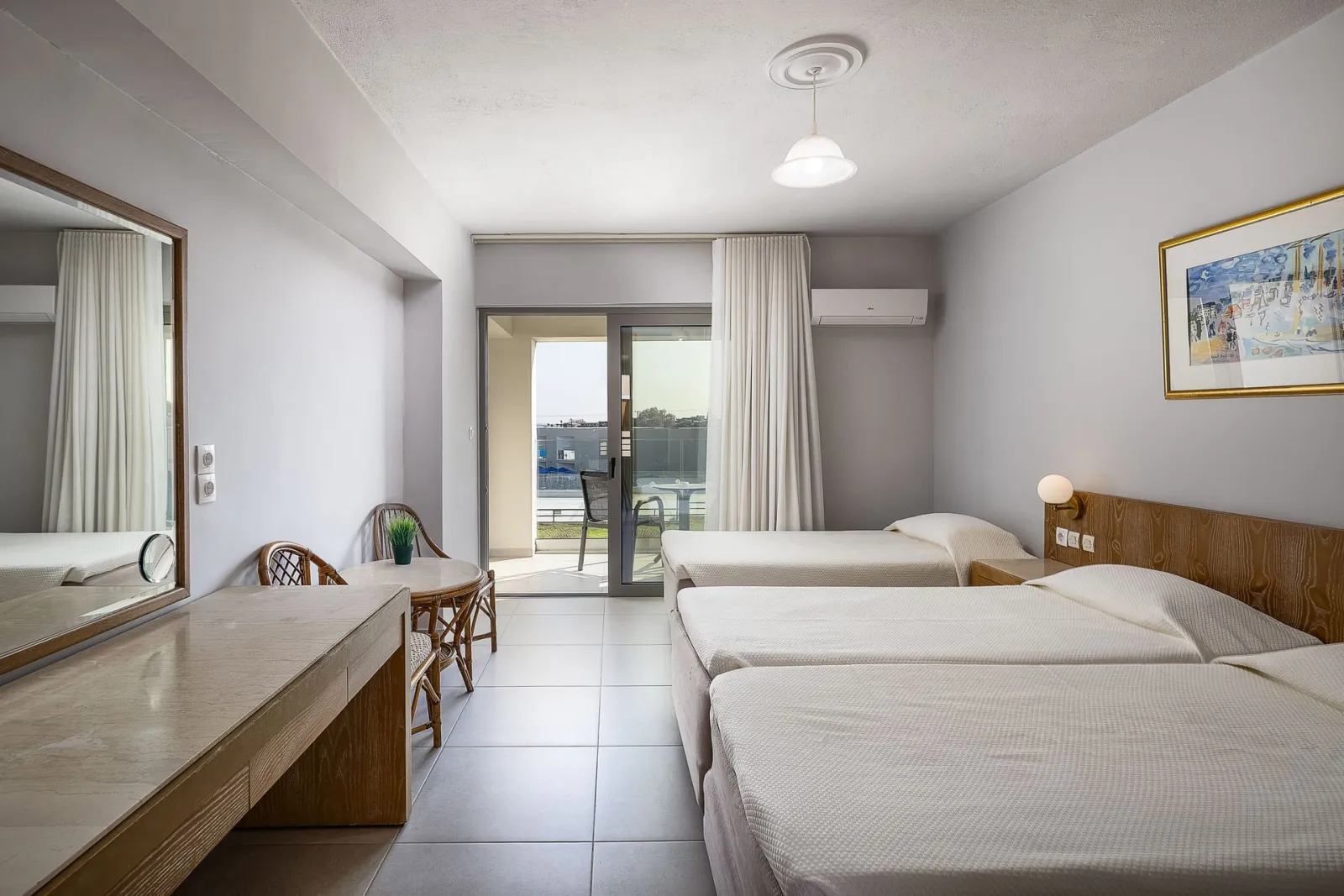 TRIPLE ROOM