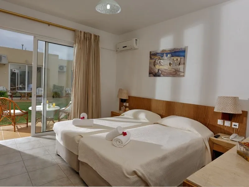 DOUBLE ROOM