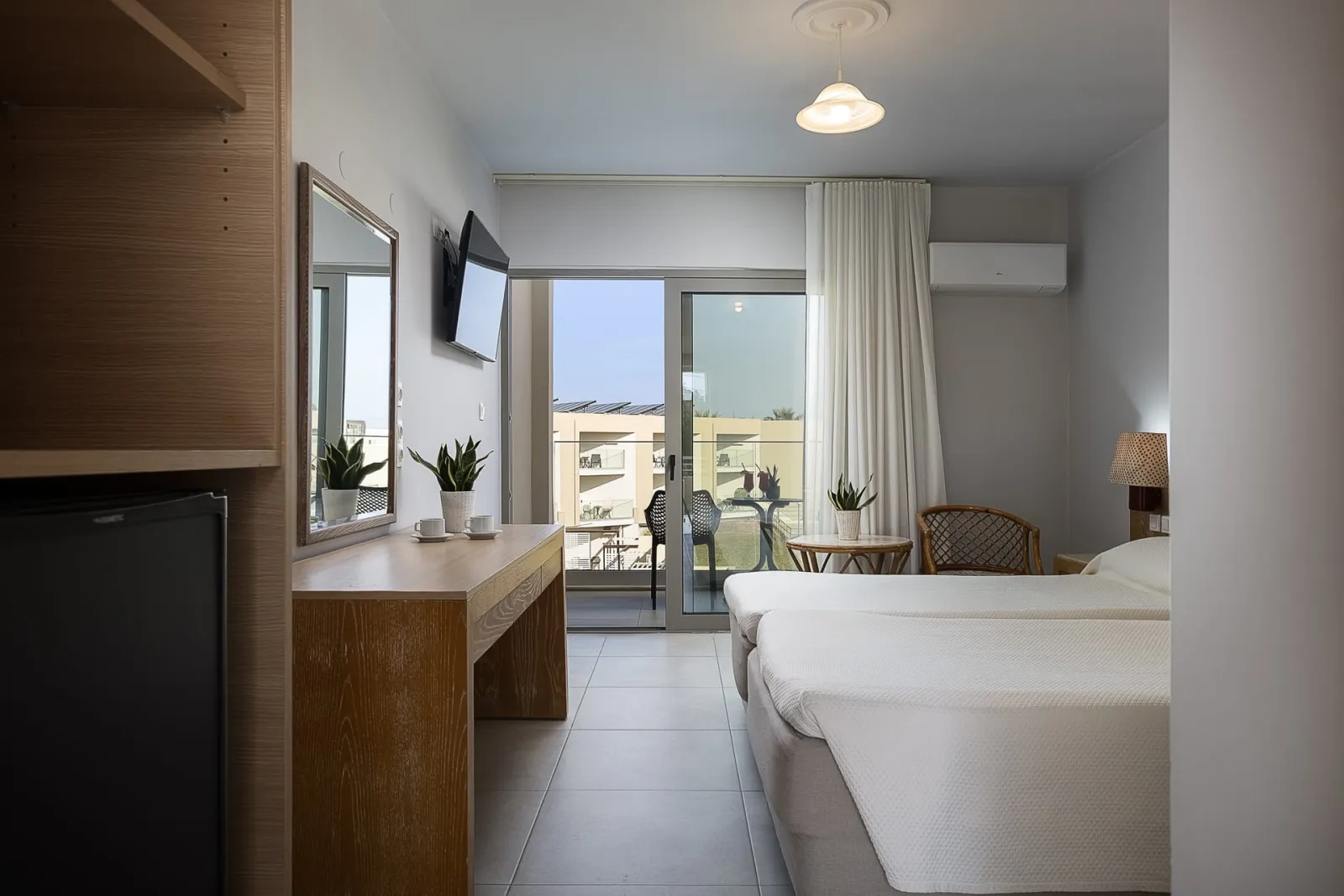 DOUBLE ROOM