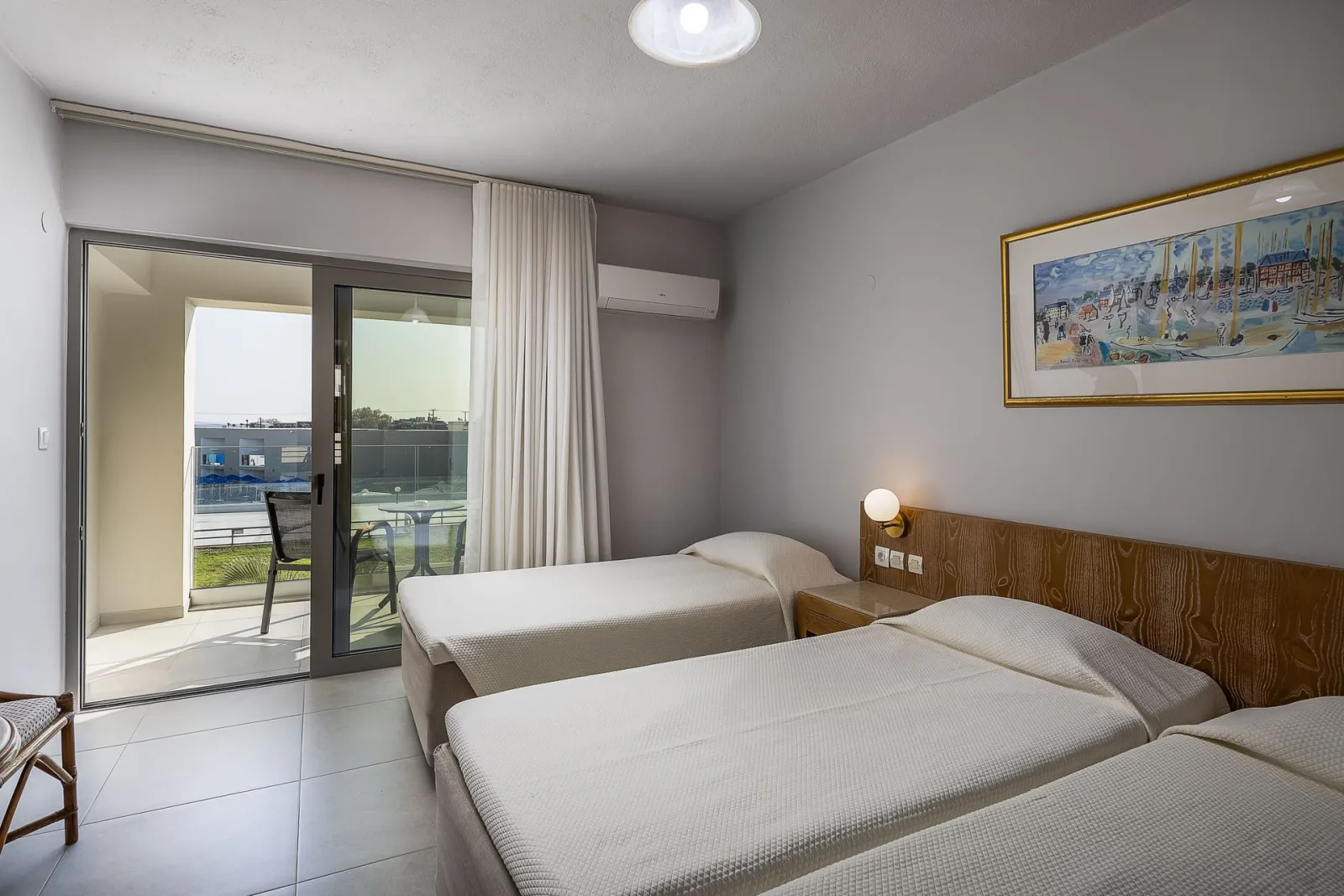 TRIPLE ROOM