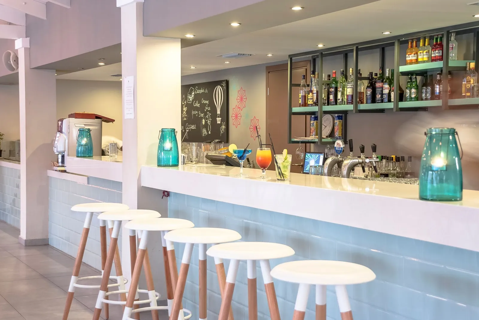 Agiazi Pool Bar