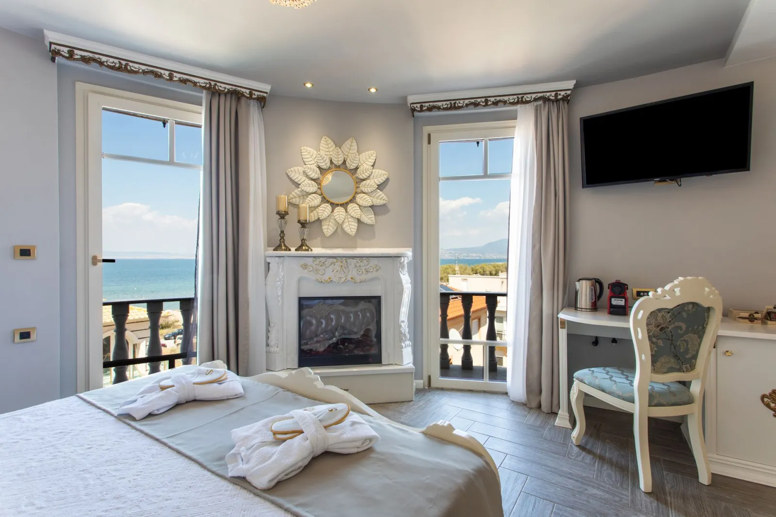 JUNIOR SUITE