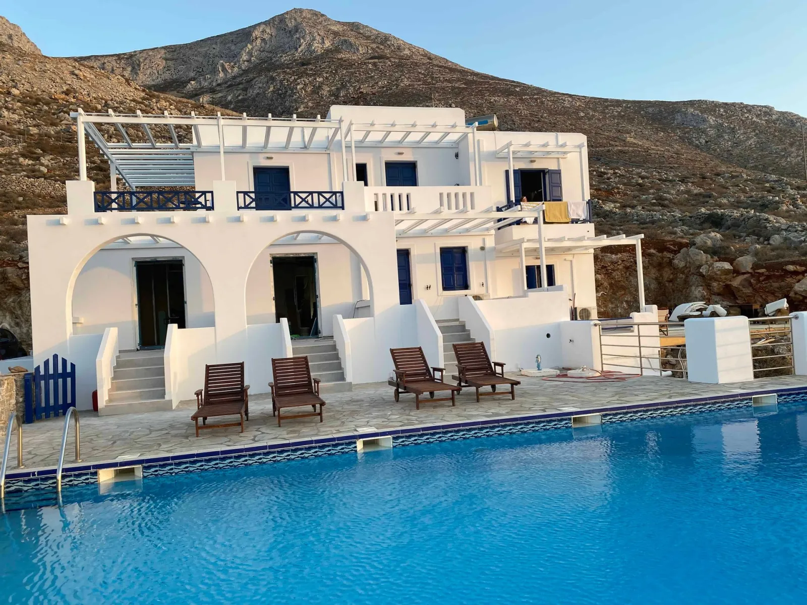 SeaRock Rooms & Suites