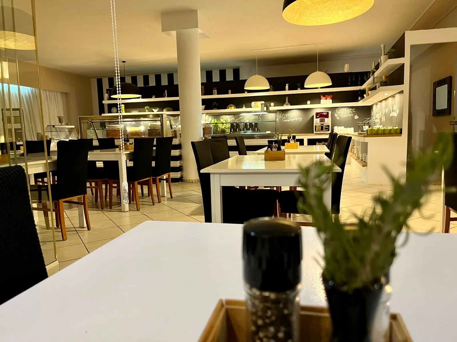 Breakfast area
