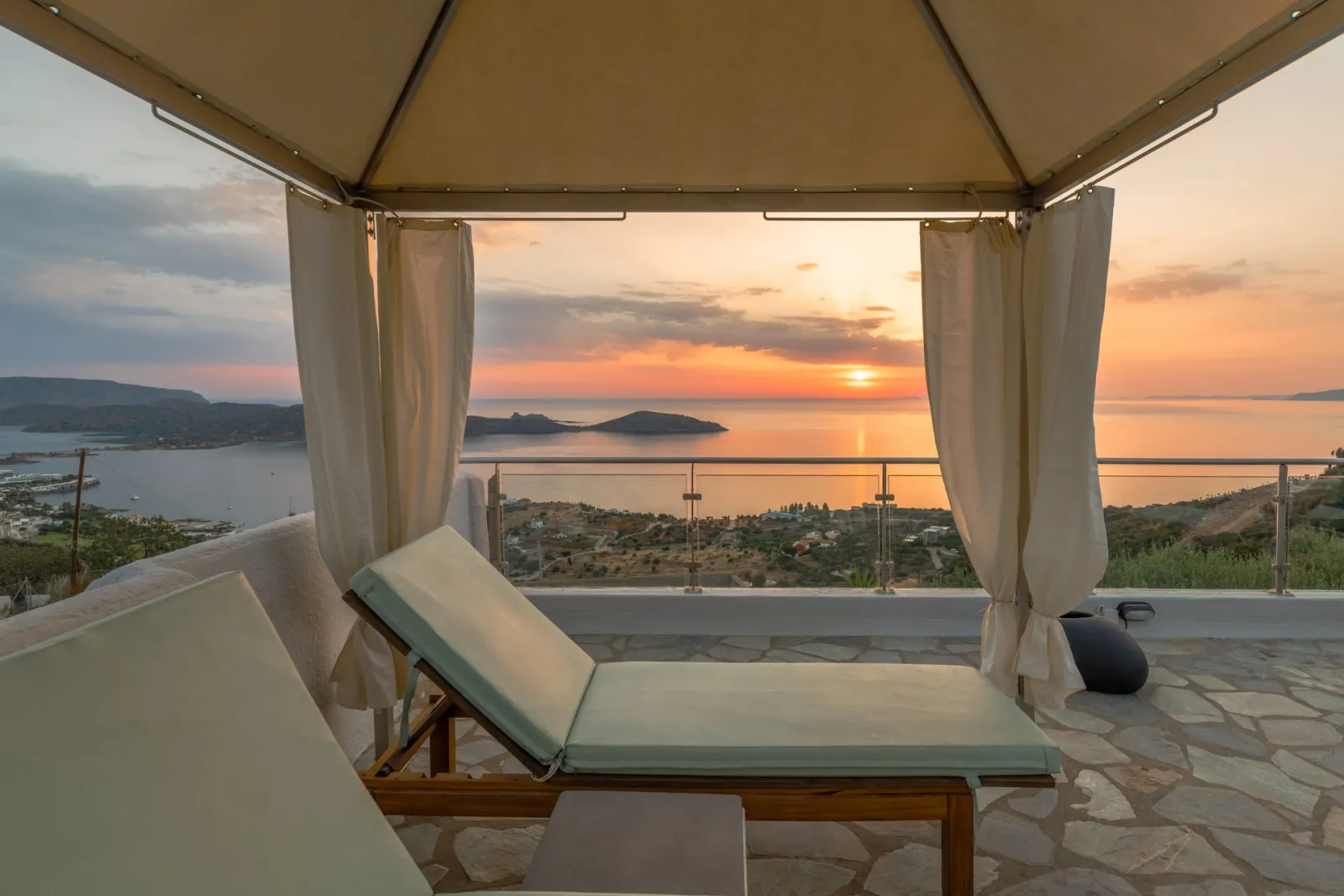 Adrakos Apartments
