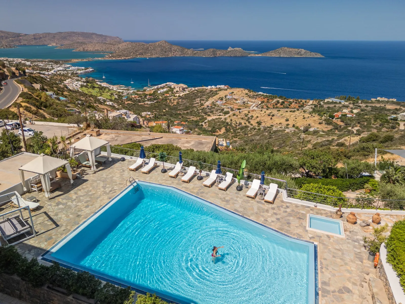 Adrakos Apartments