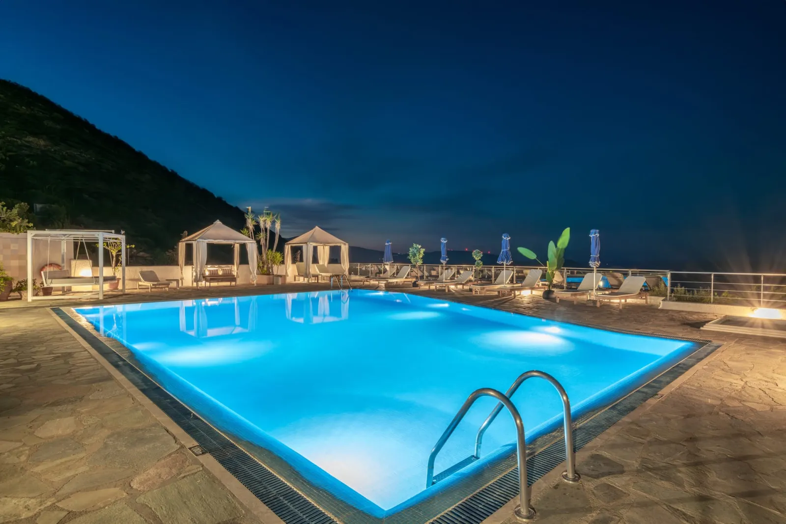 Adrakos Apartments