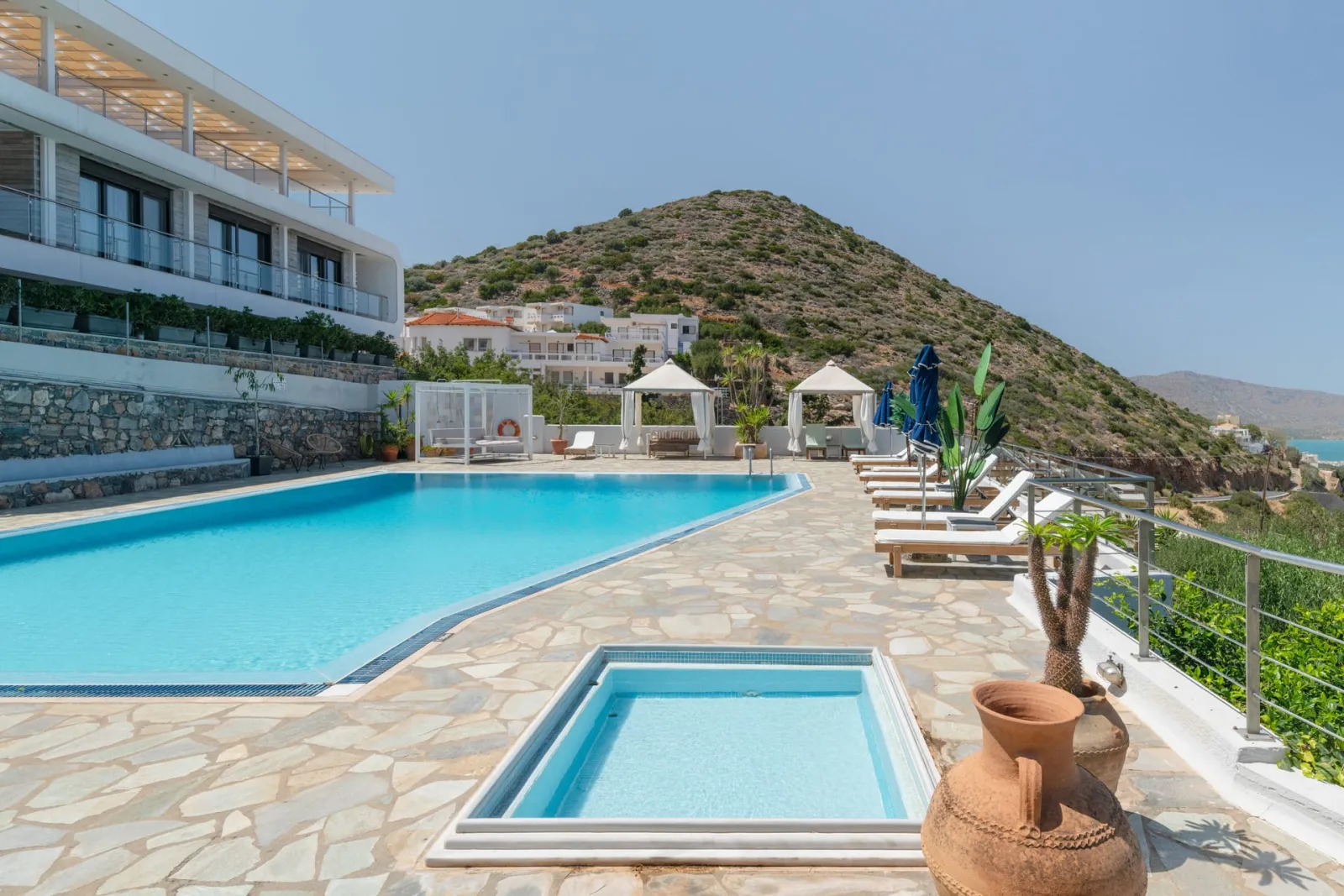 Adrakos Apartments