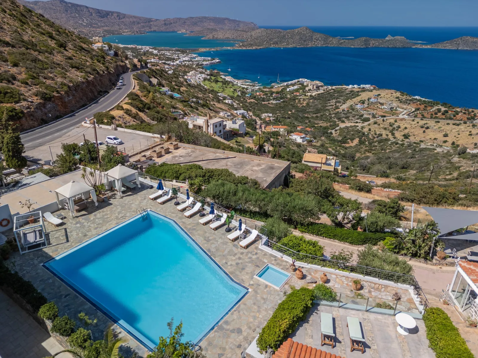 Adrakos Apartments