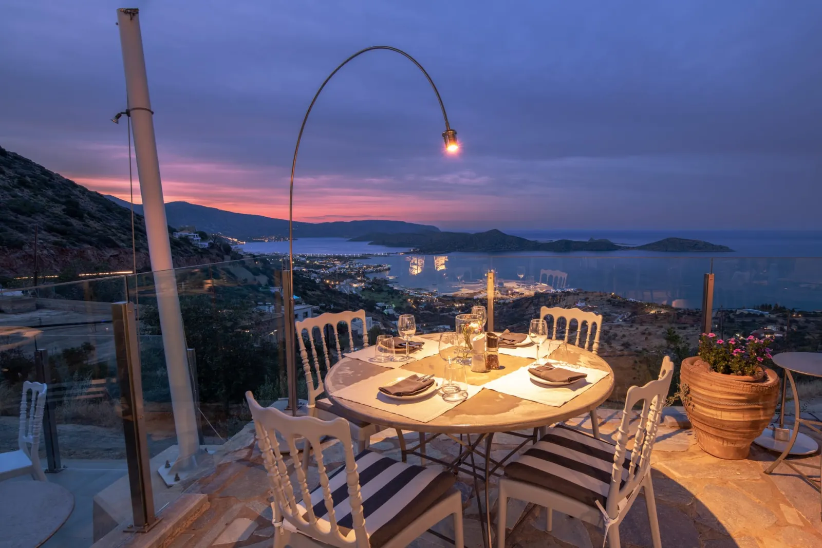 Adrakos Apartments