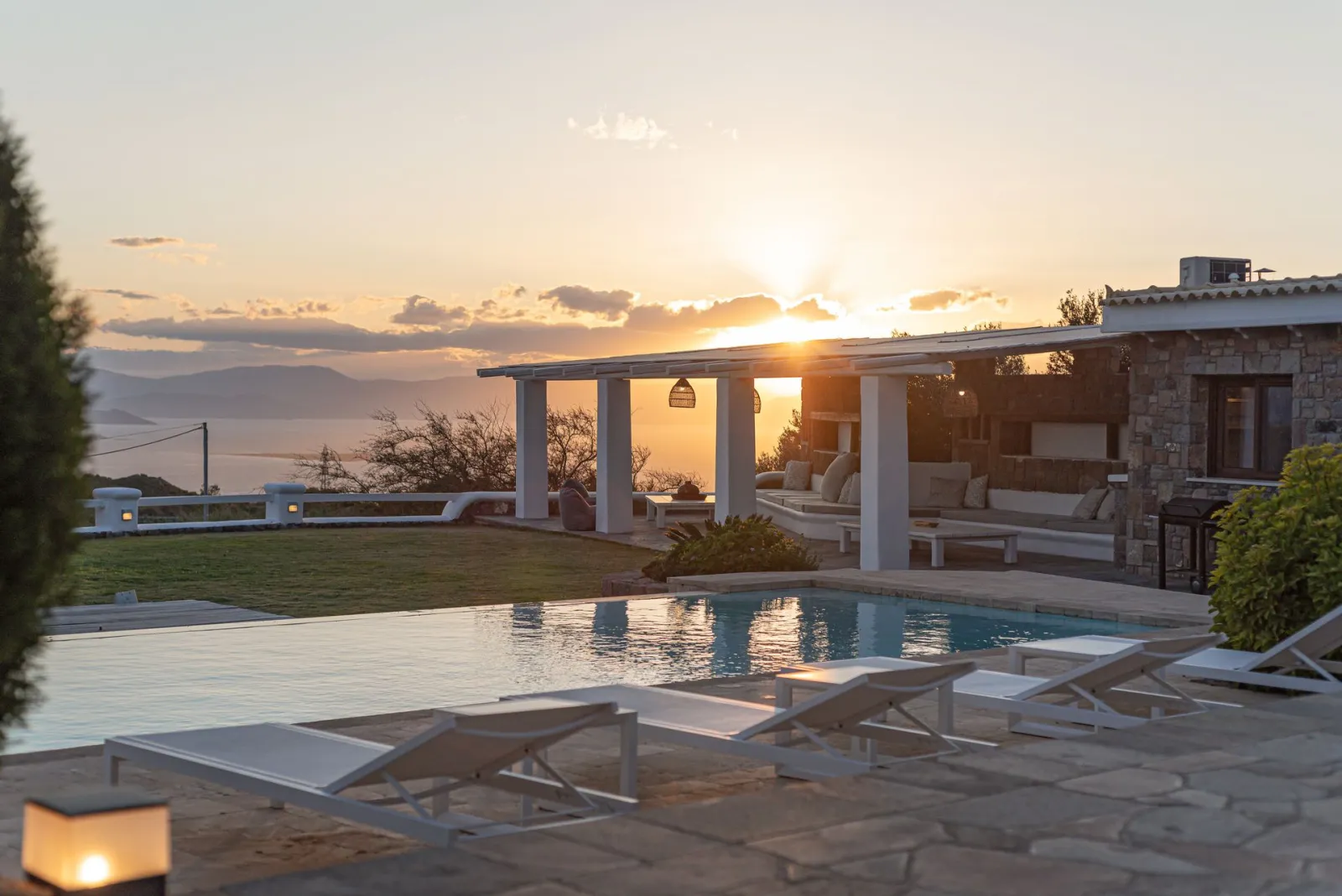 Villa Tzikides Aegina