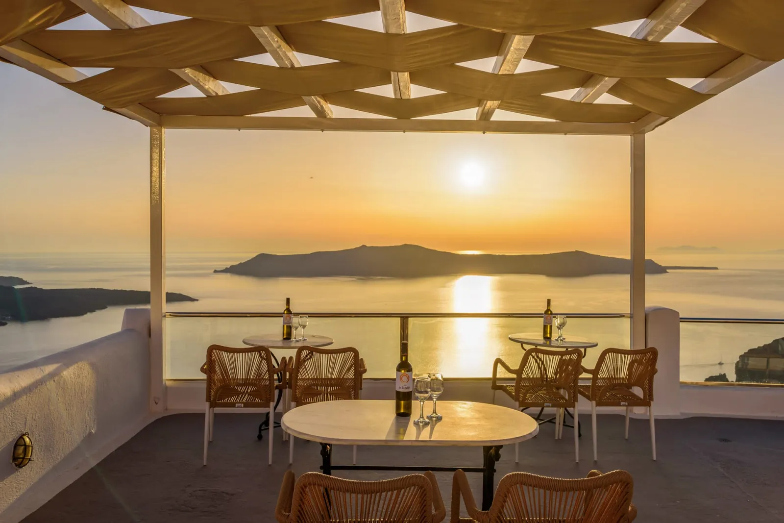 Vallas Apartments & Villas Santorini