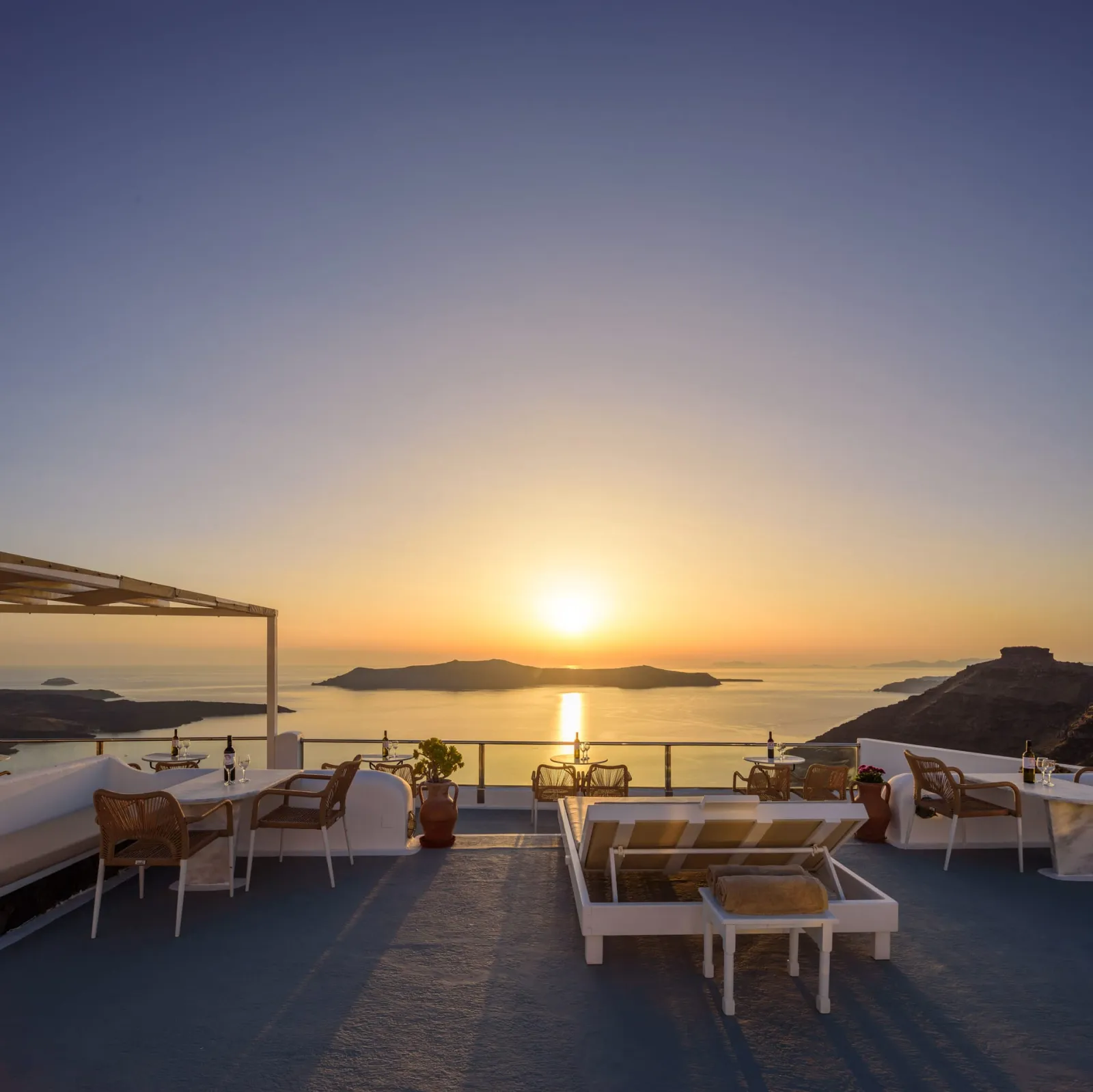Vallas Apartments & Villas Santorini