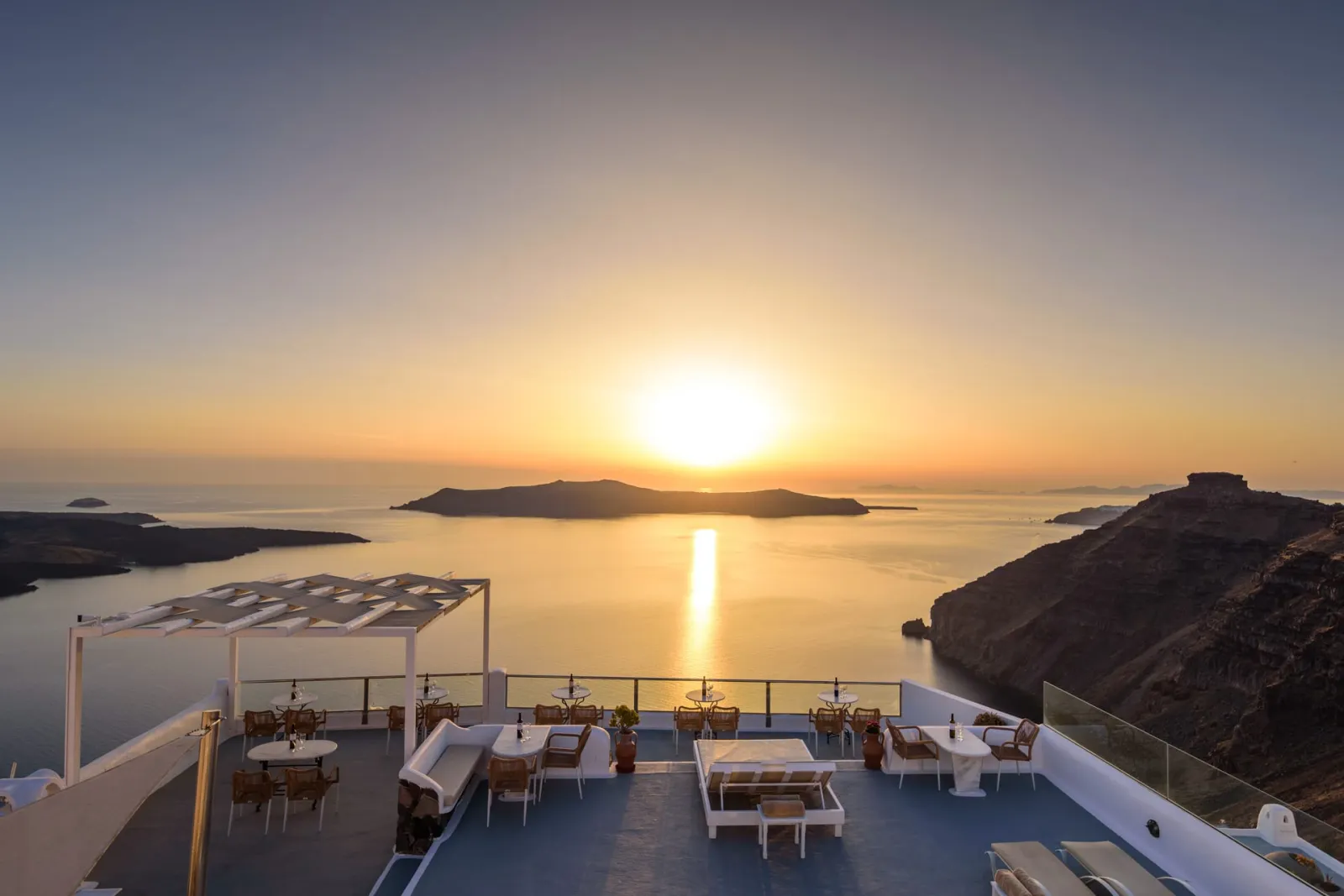 Vallas Apartments & Villas Santorini
