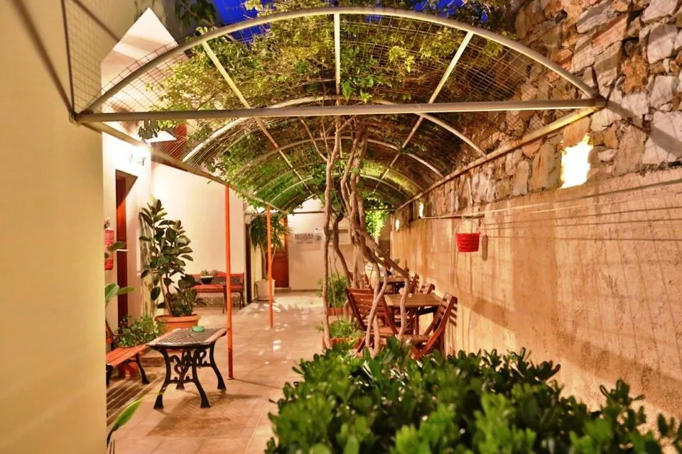Ventoura Studios & Apartments