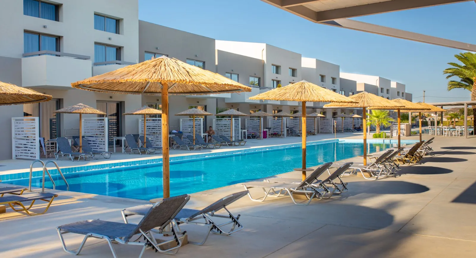 SHARING POOL - ADULTS ONLY