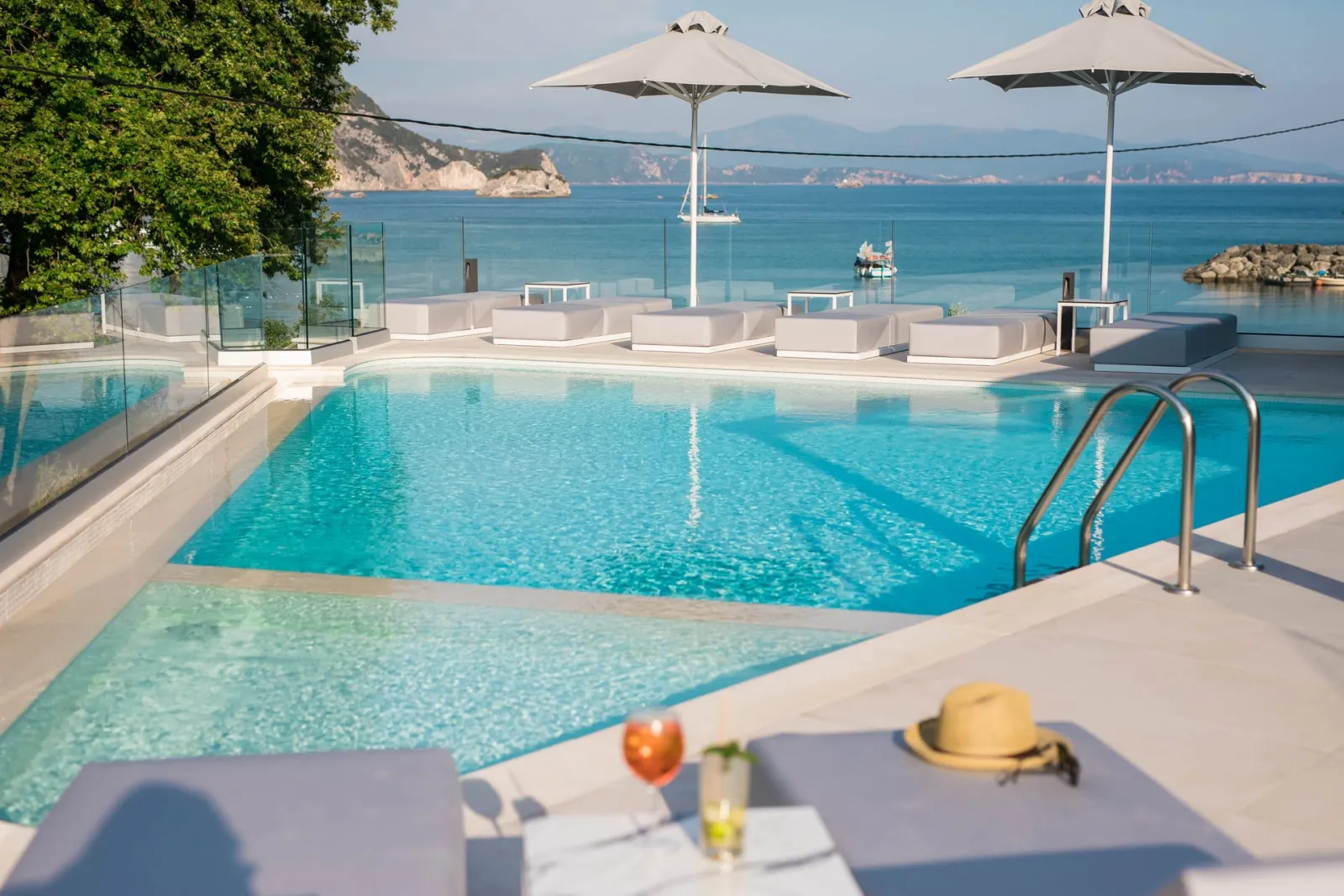 Pool bar