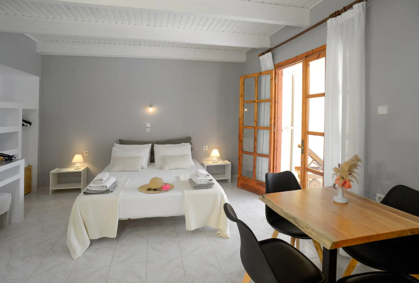 Albouro Seafront Apartments