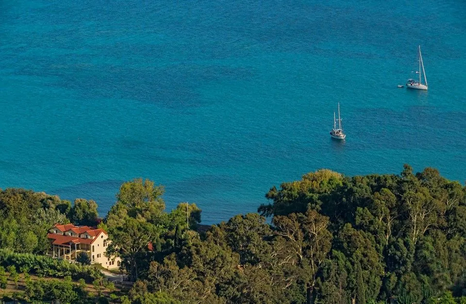 Albouro Seafront Apartments