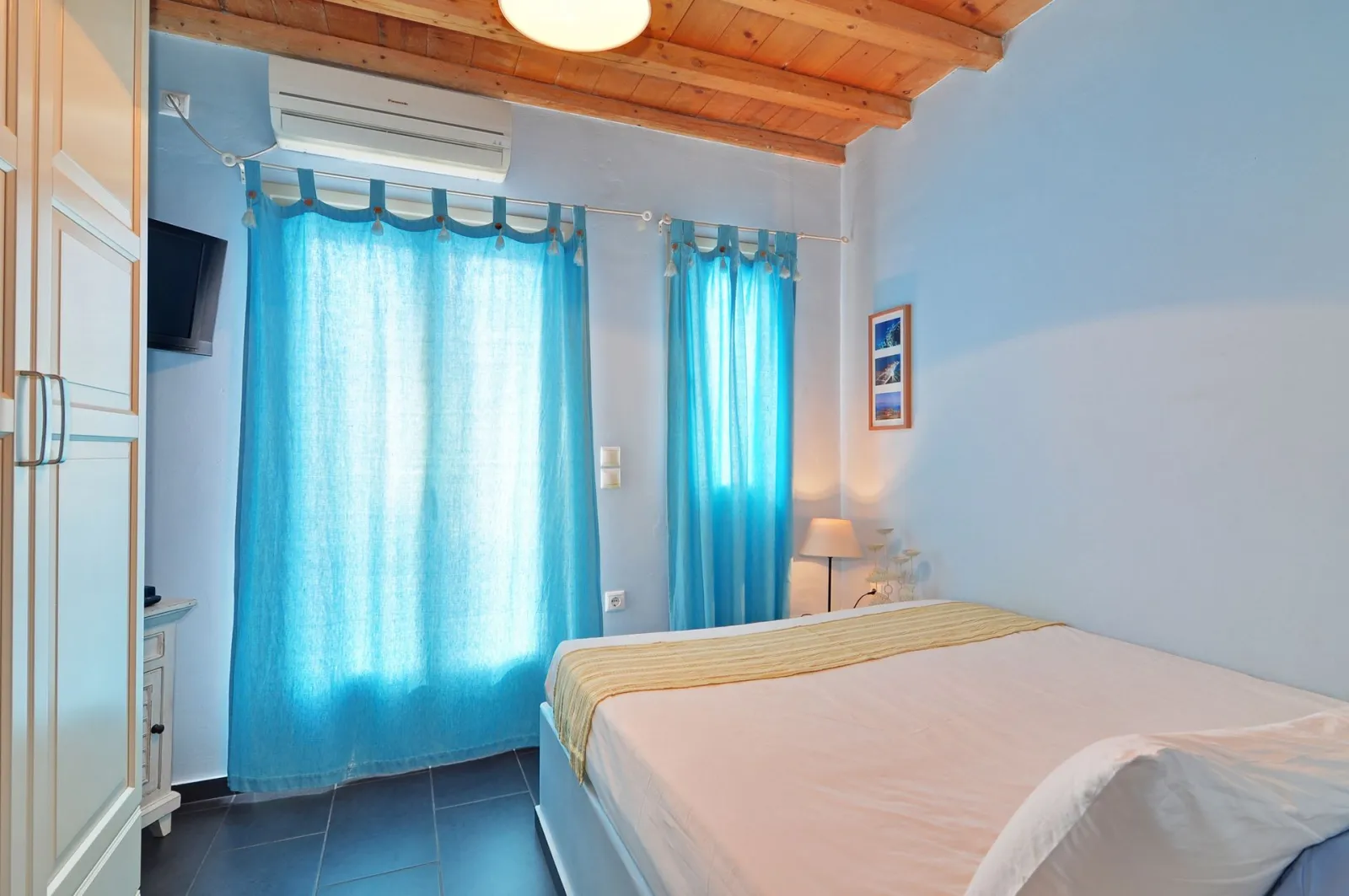 DOUBLE ROOM