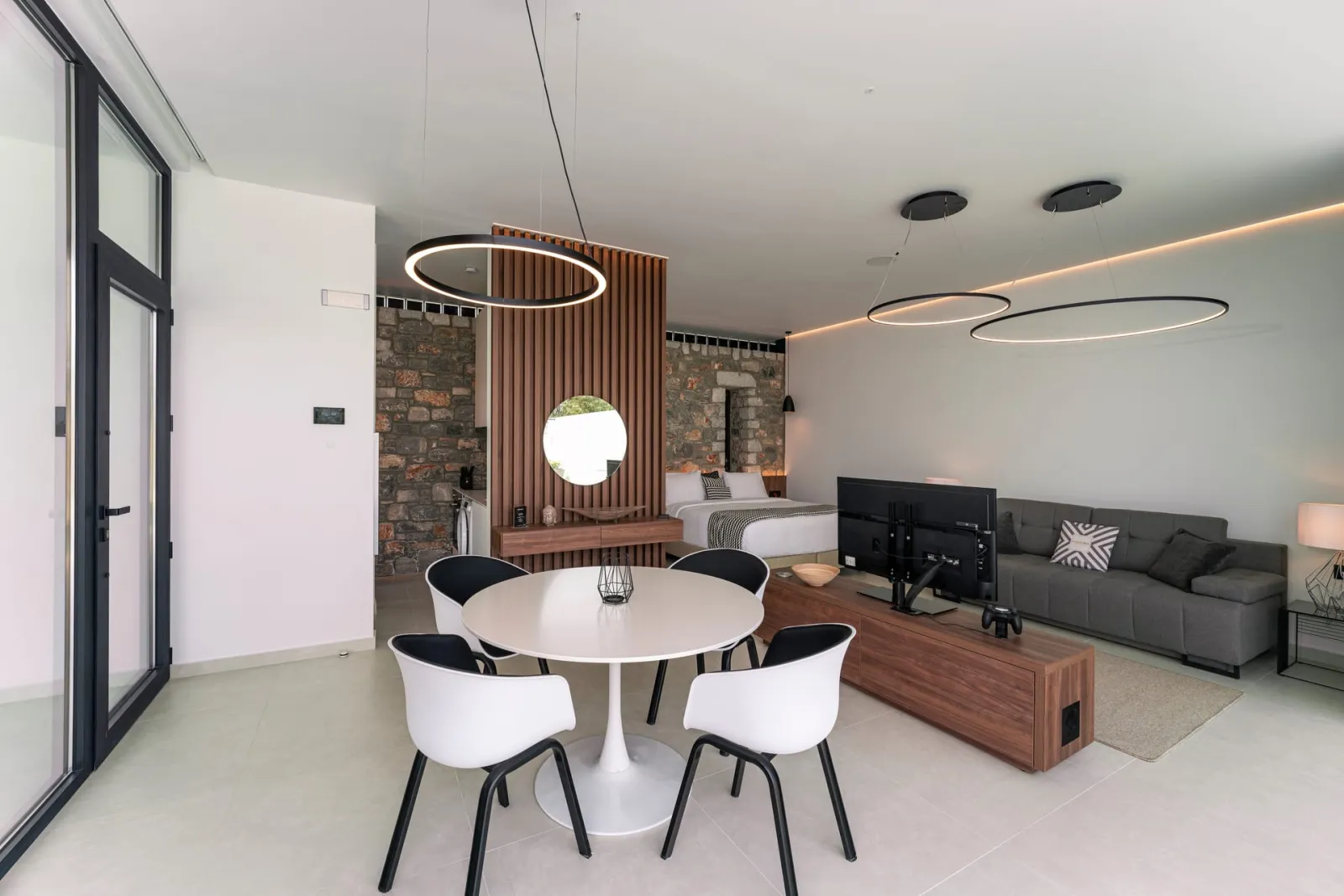 vill 6.4 dinning room area