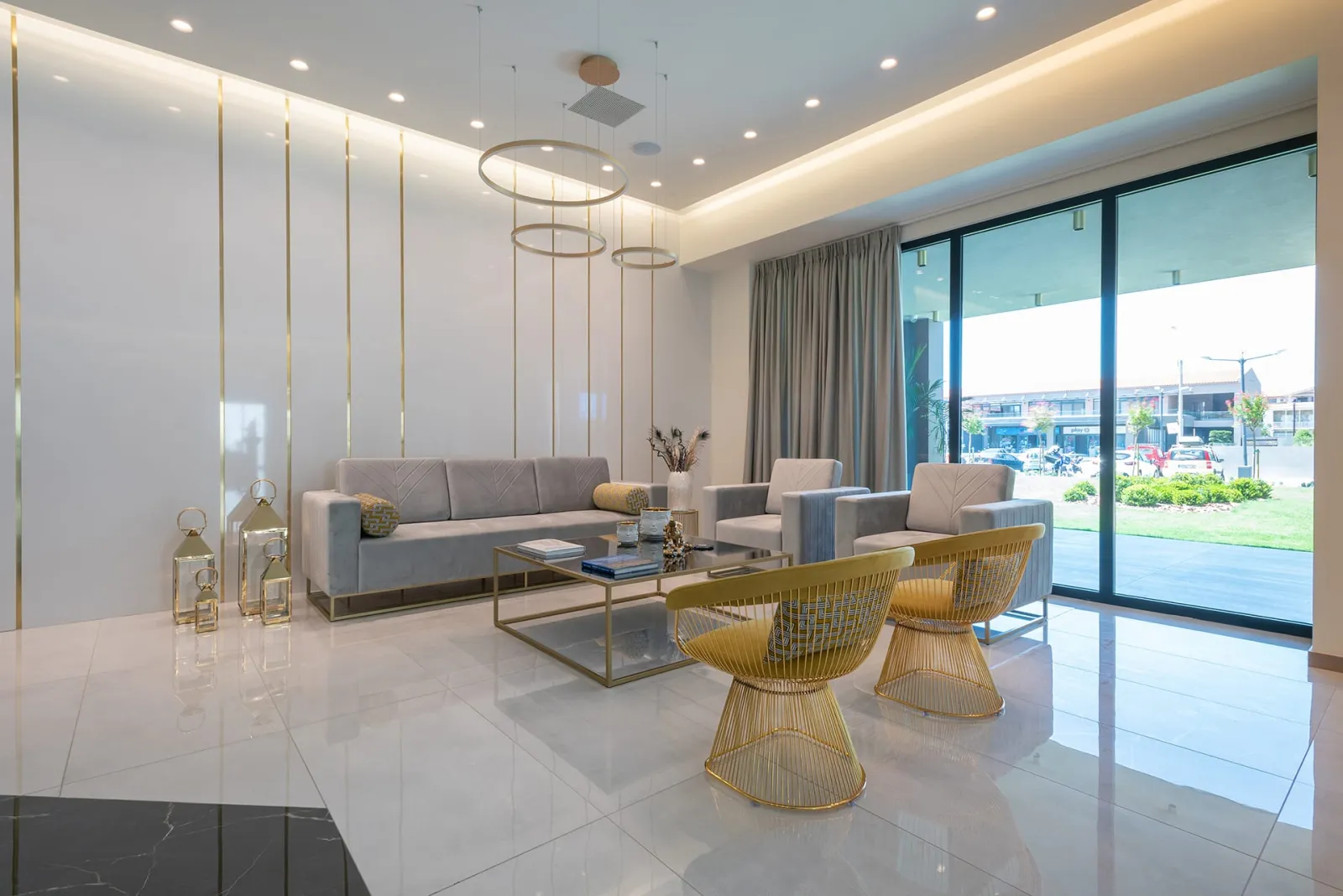 Designed to combine functionality with elegance, the reception area invites guests to relax, feel at ease, and begin their Grand Patelli experience in an environment of style and genuine warmth.