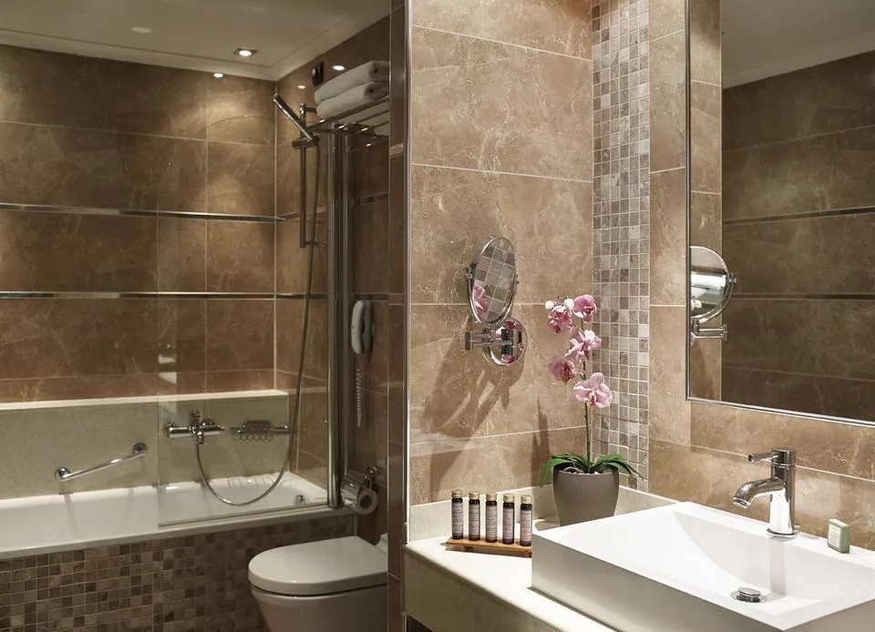Junior's Suite Bathroom