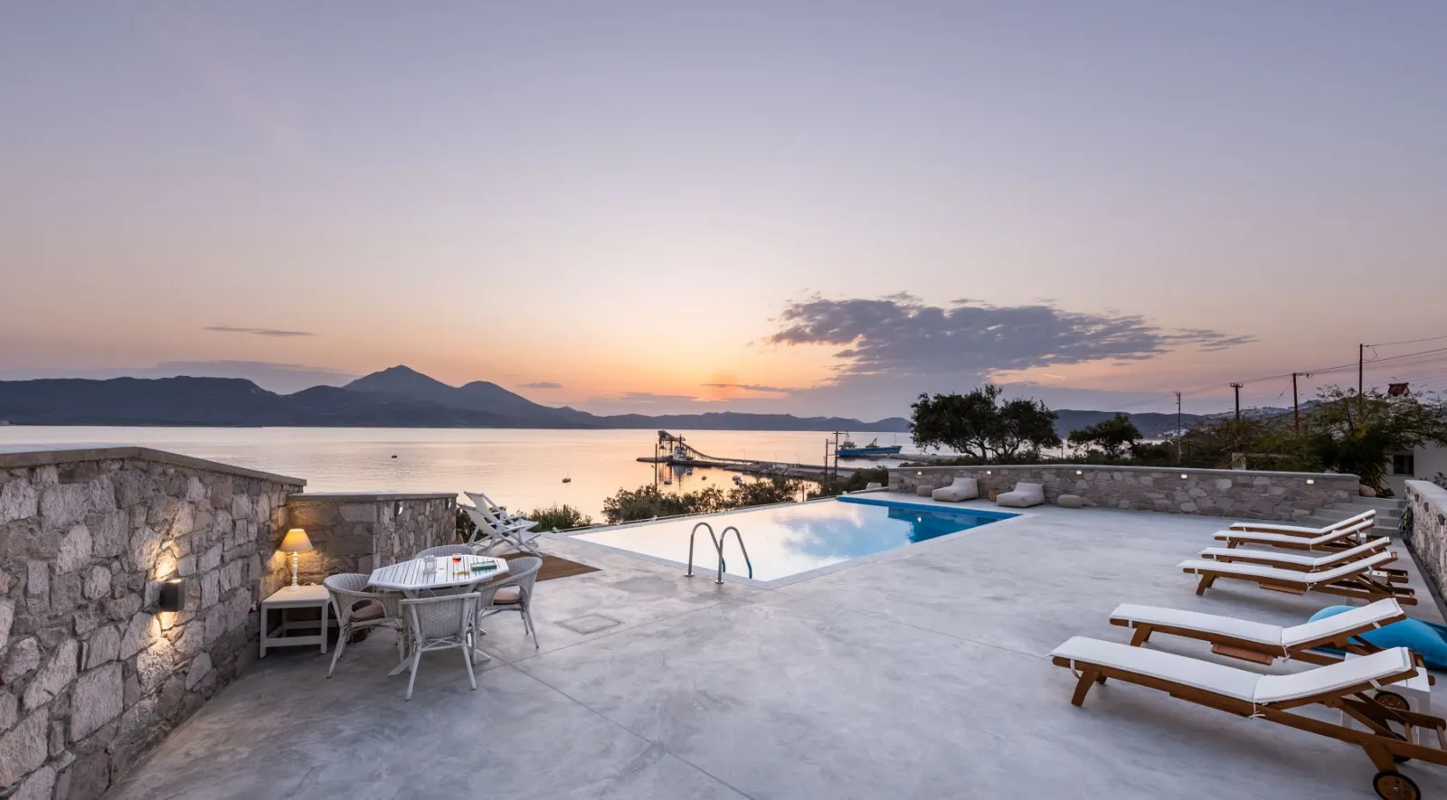 Anemi Suites