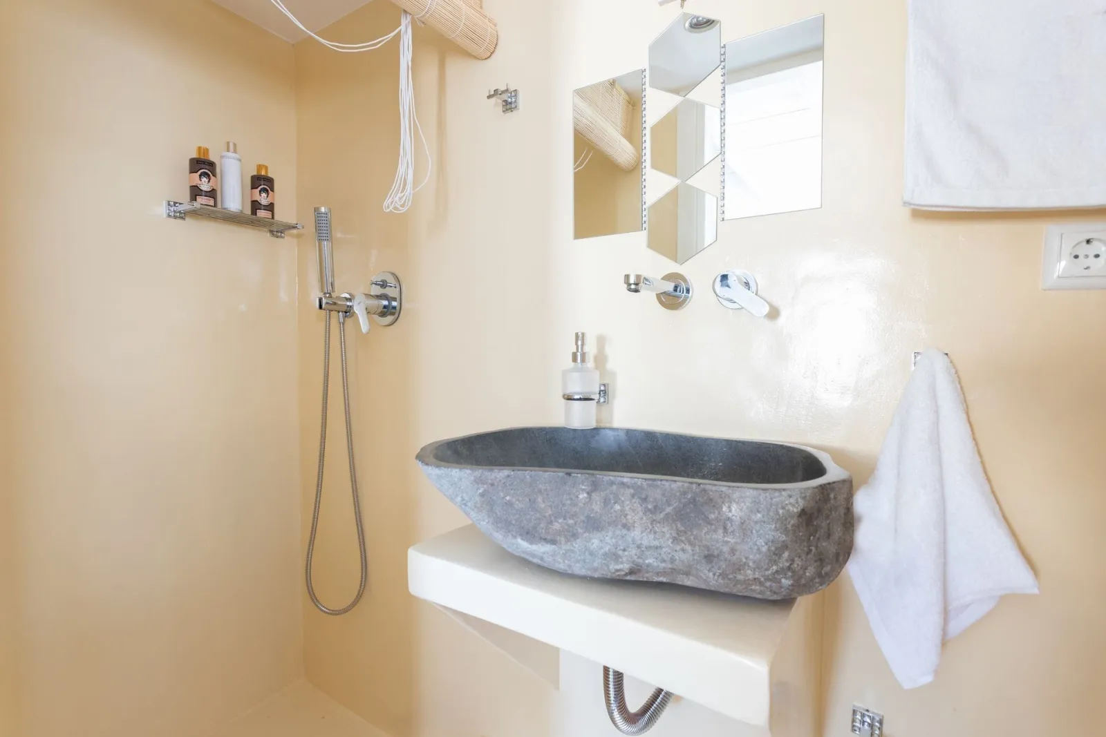 aniko suites