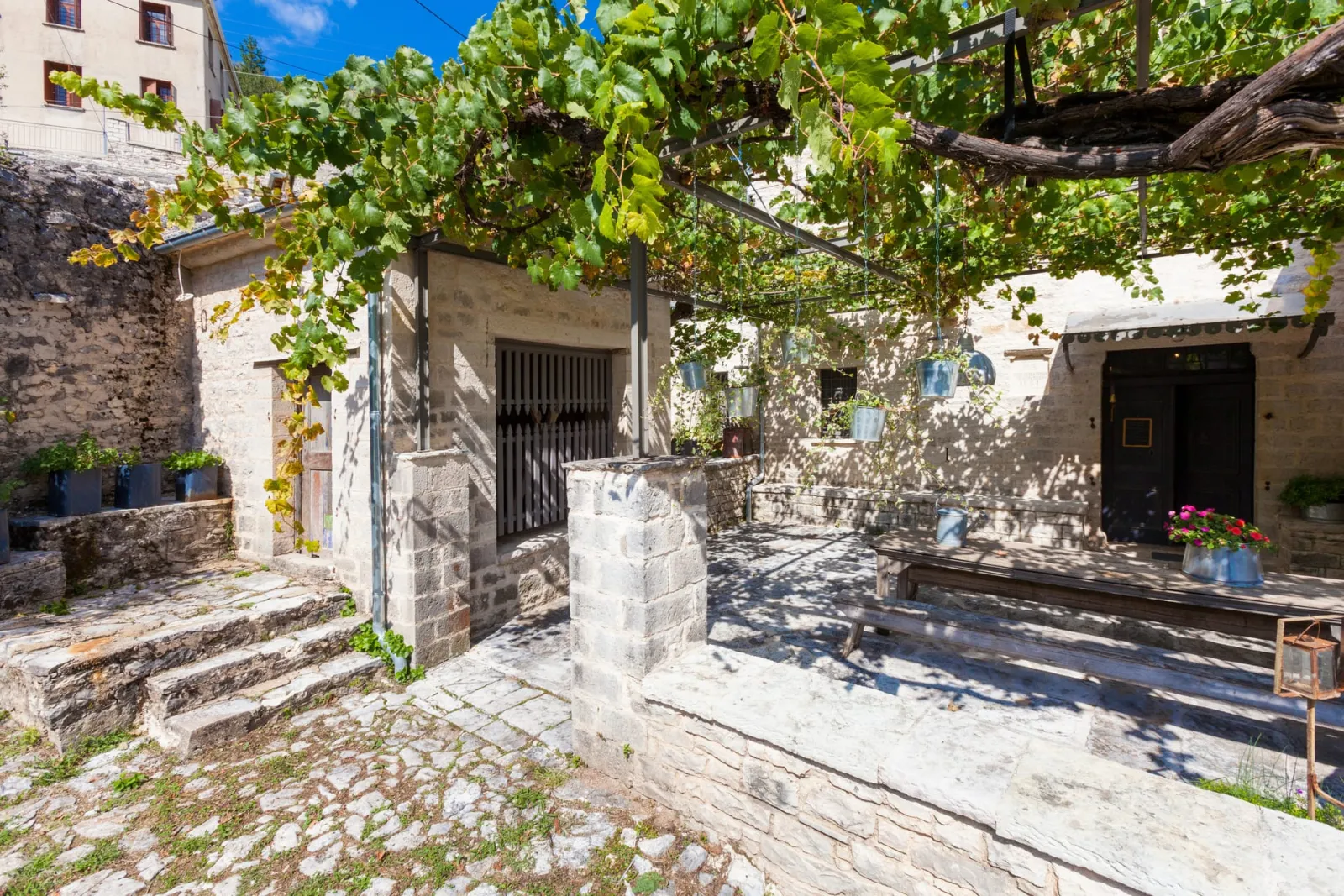 Apeiros Chora Hotel