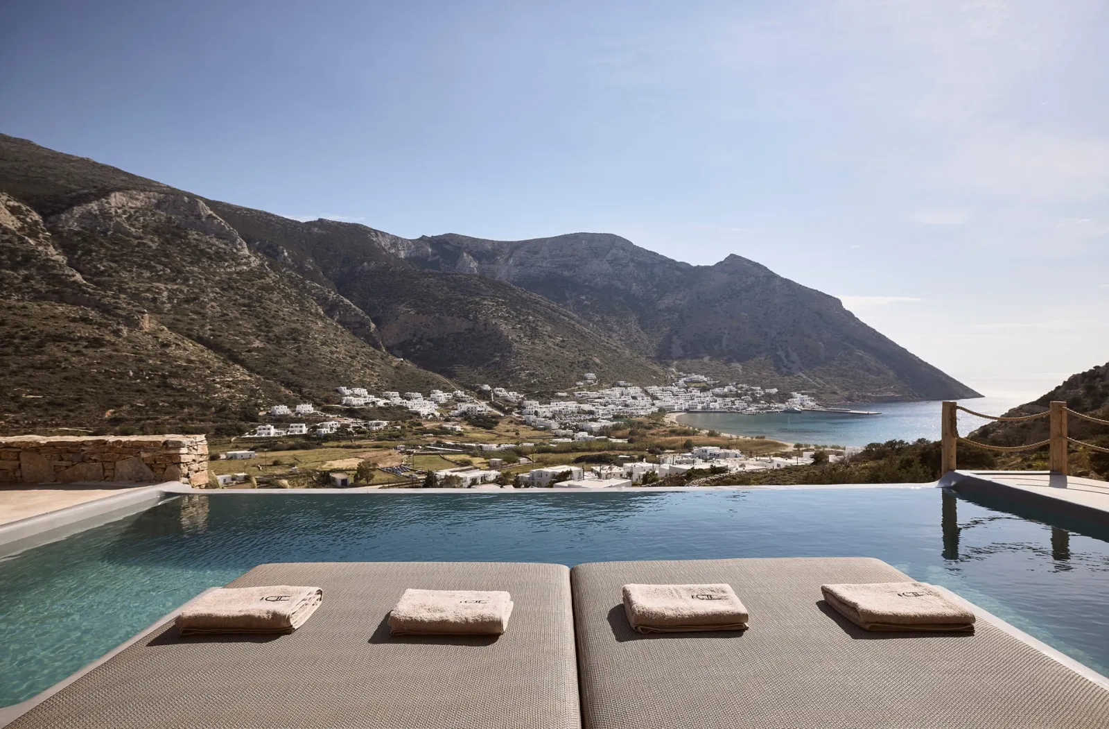 Apsila Pool Suites