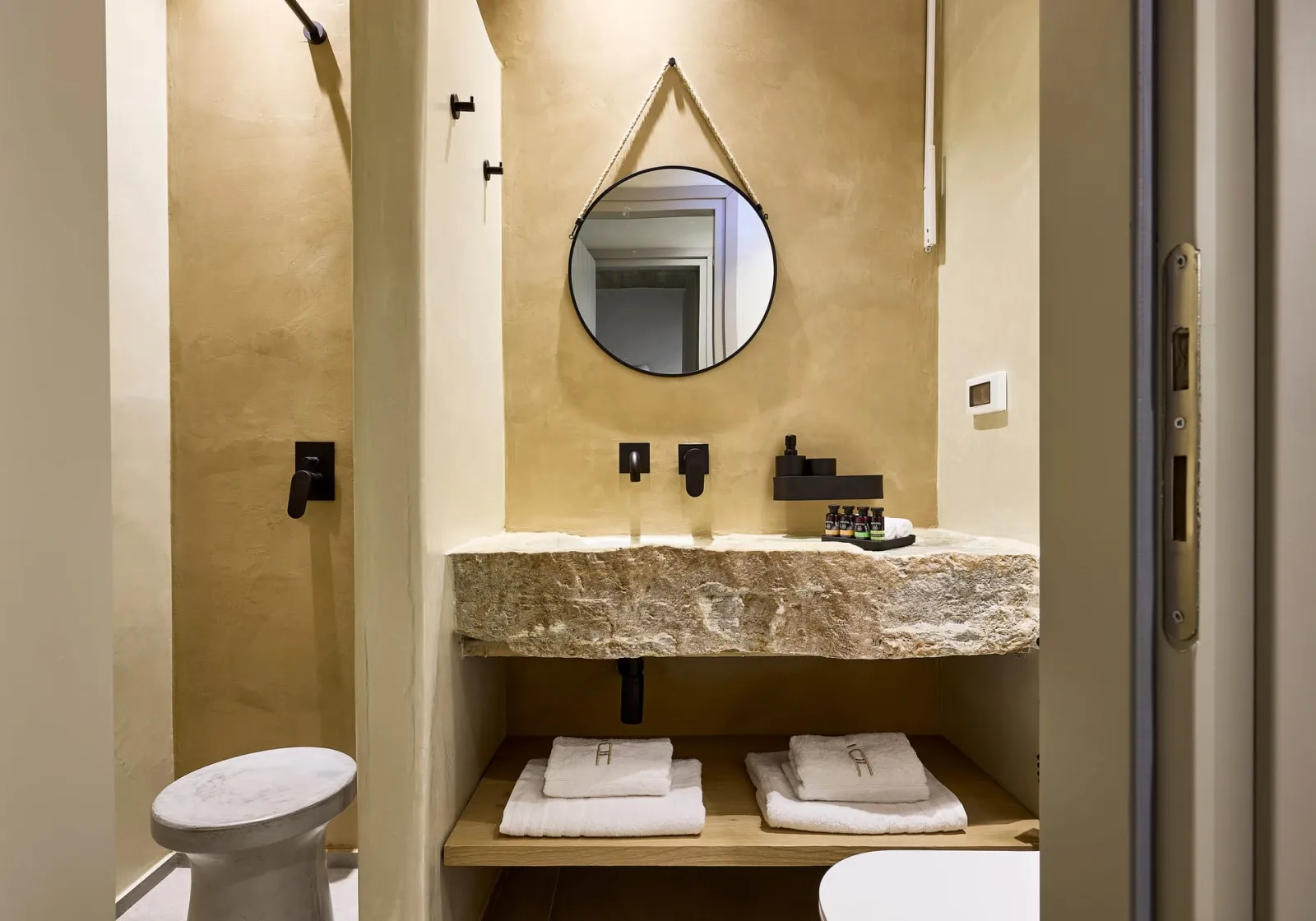 Apsila Pool Suites