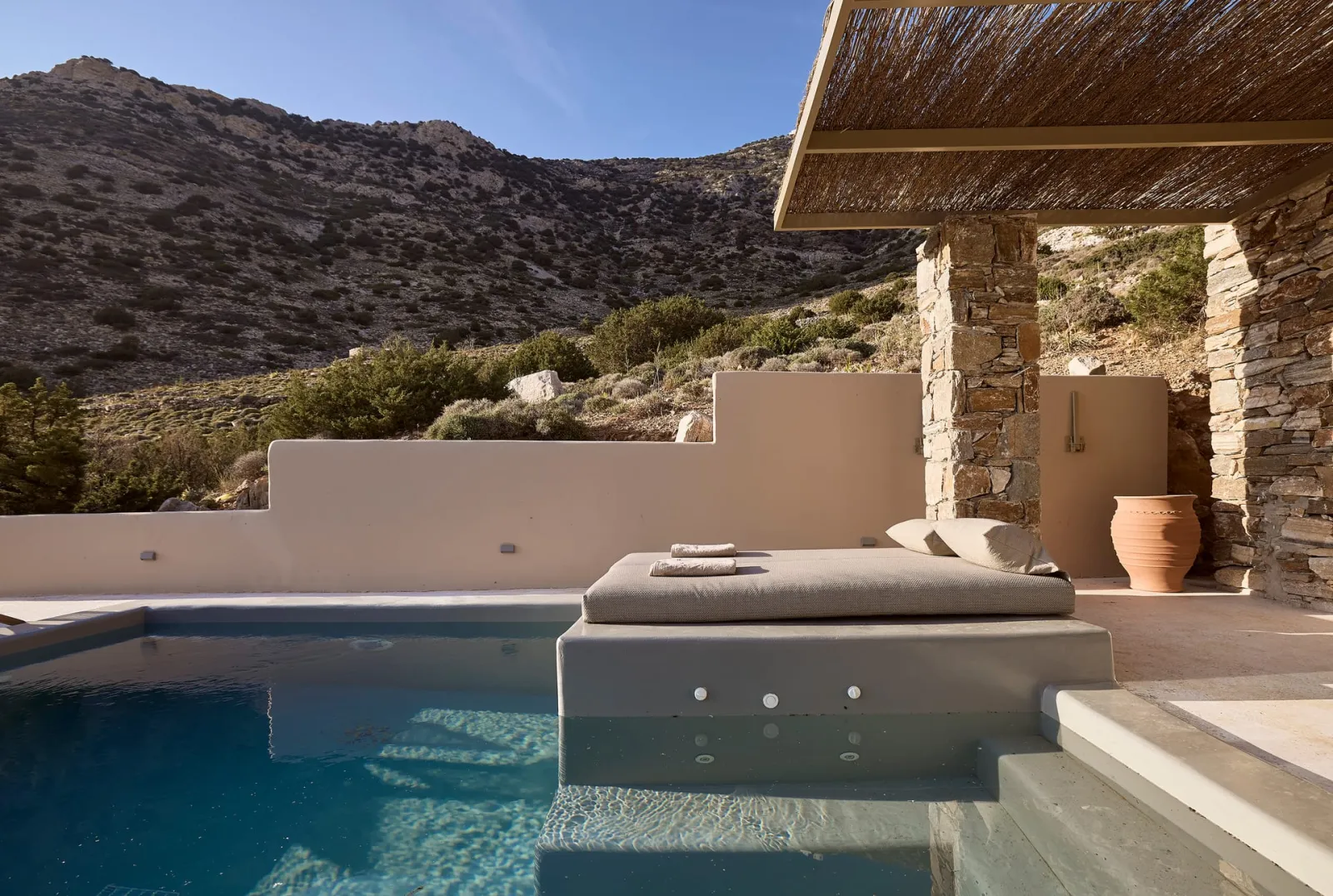 Apsila Pool Suites