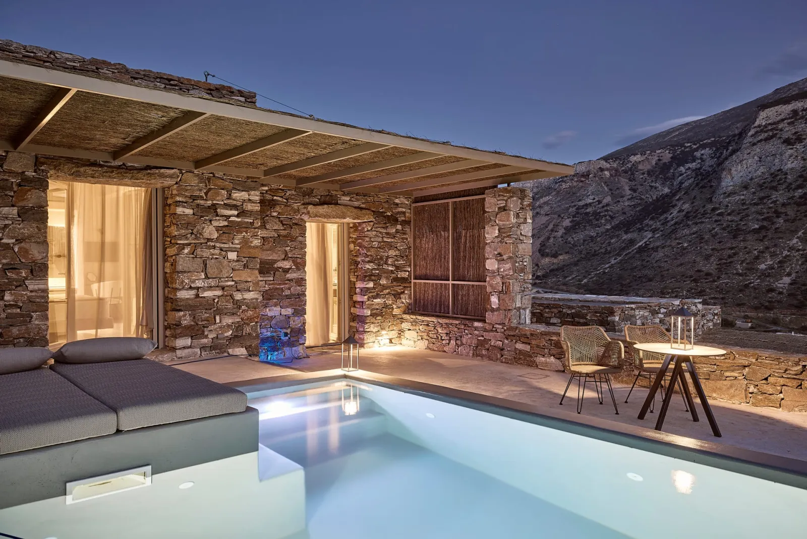 Apsila Pool Suites