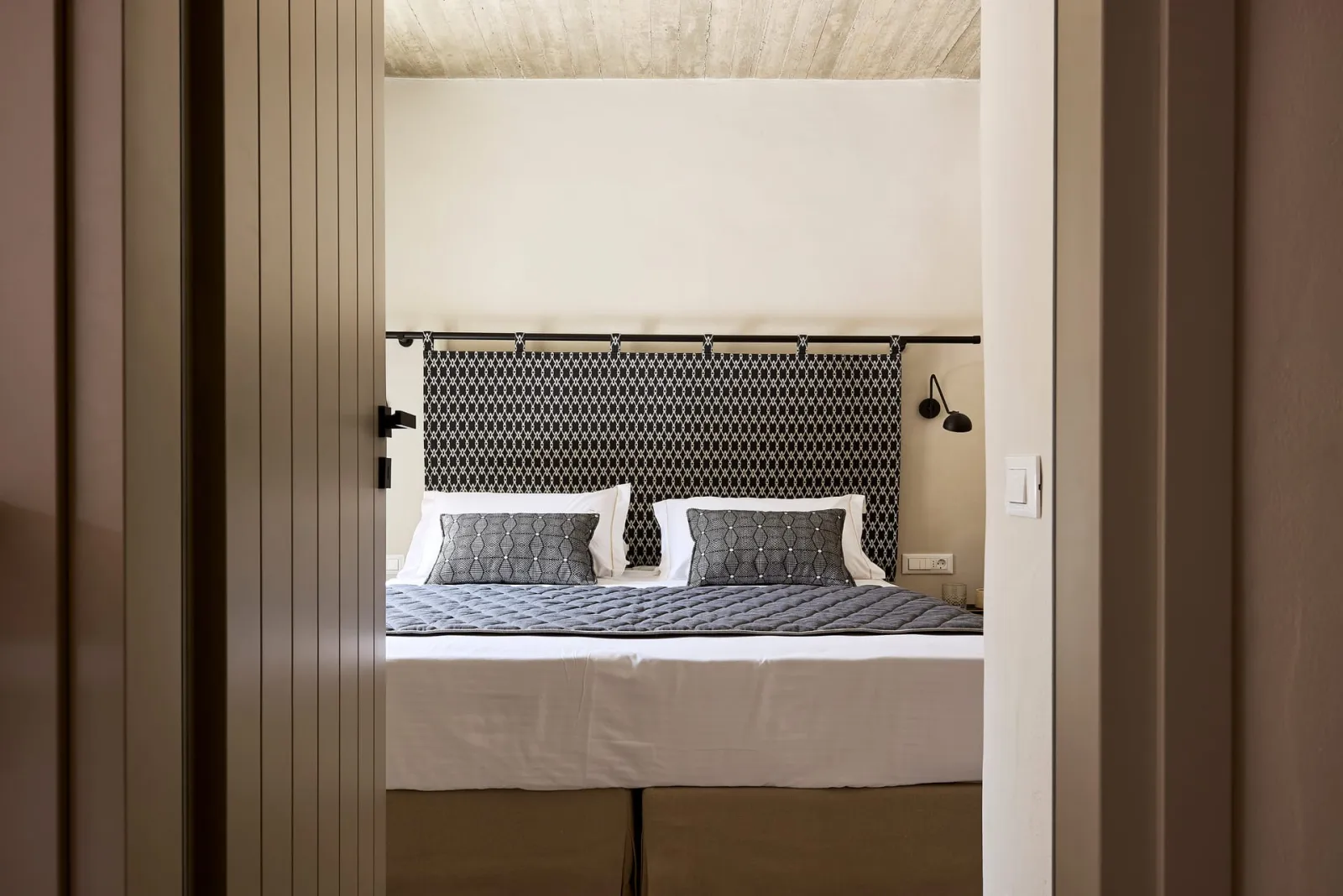Apsila Pool Suites