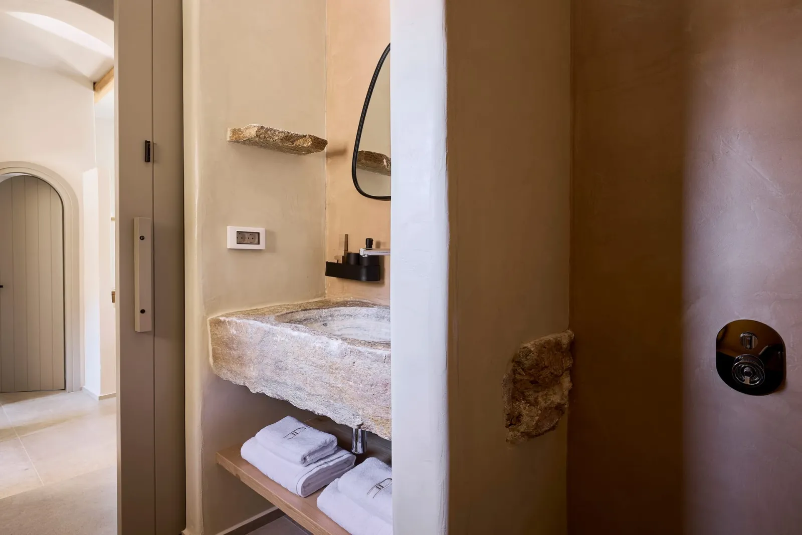 Apsila Pool Suites