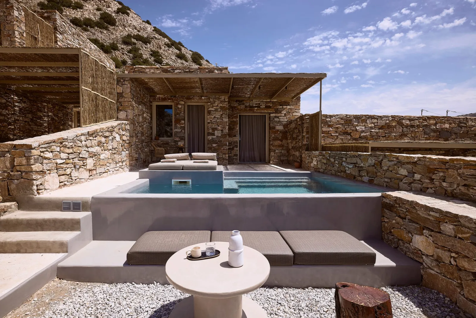 Apsila Pool Suites