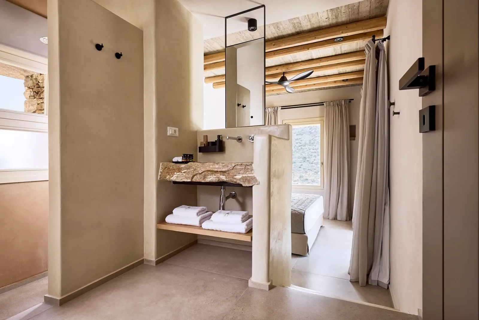 Apsila Pool Suites