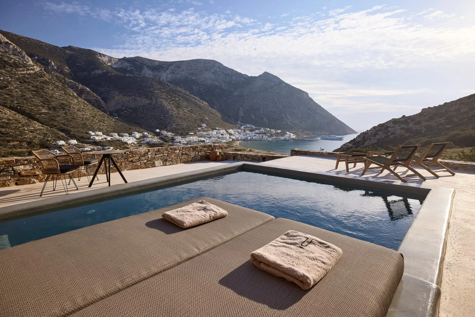 Apsila Pool Suites