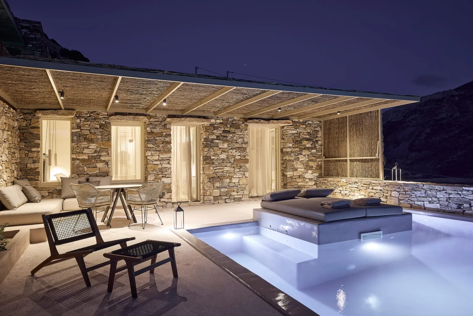 Apsila Pool Suites