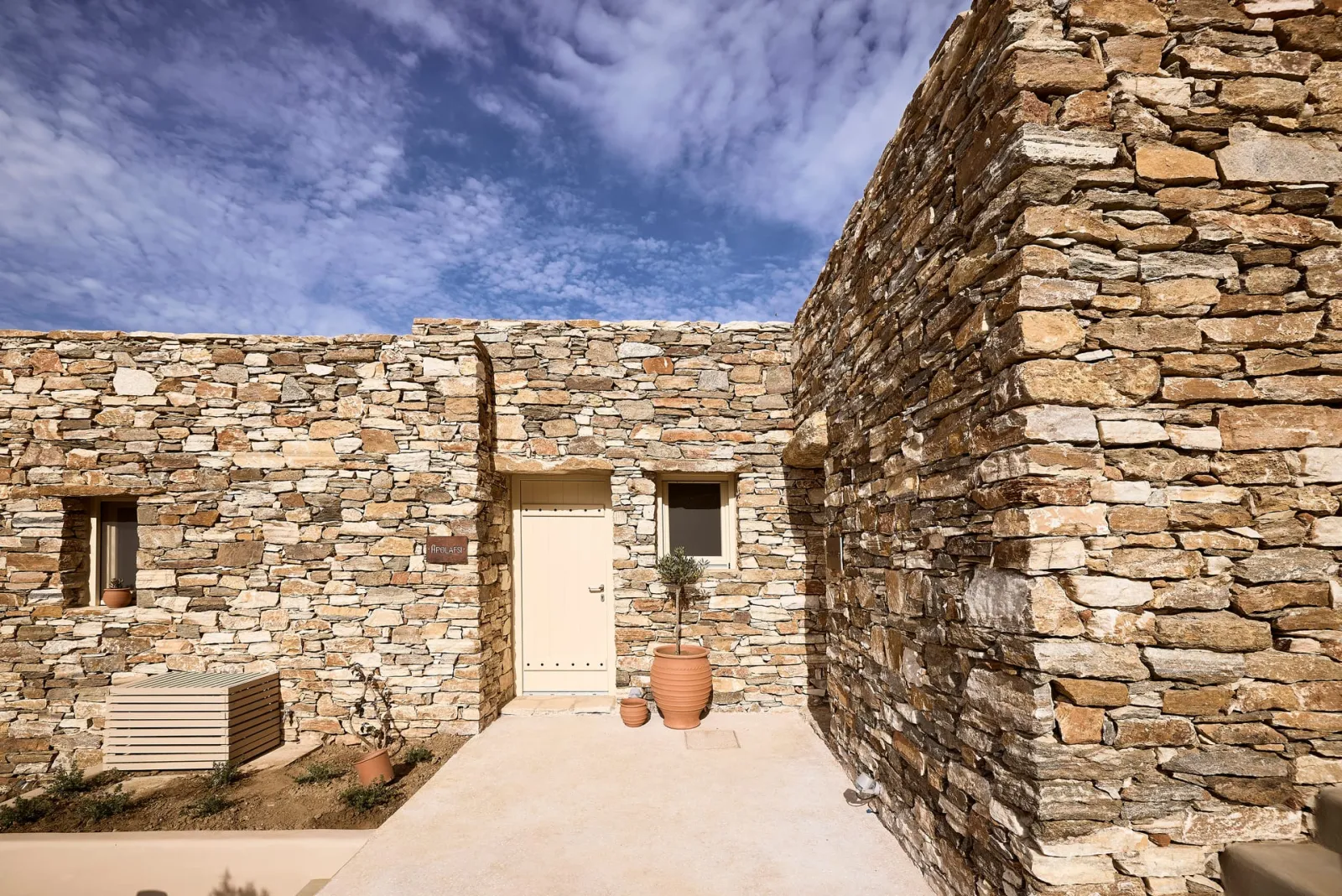 Apsila Pool Suites